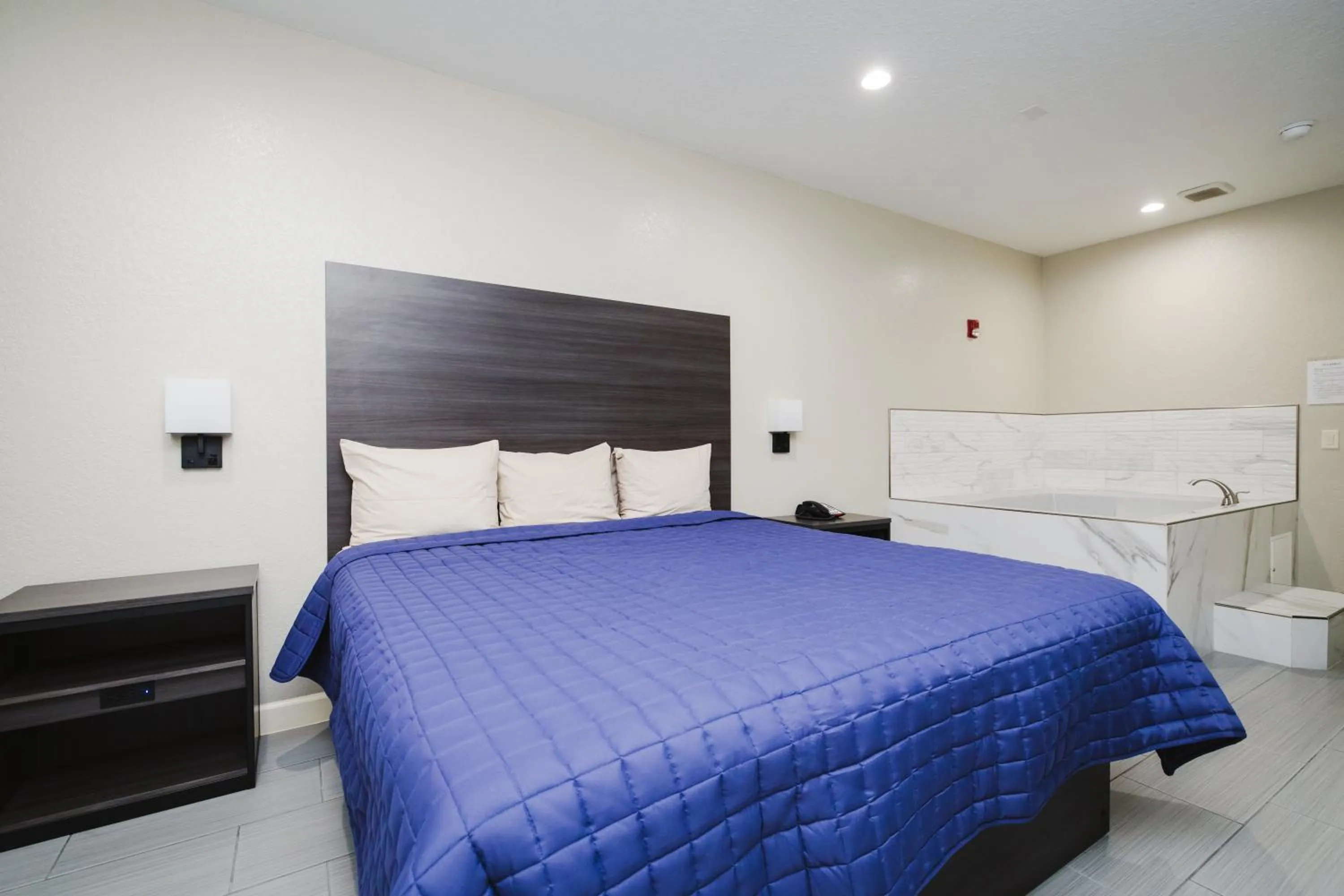 Bed in Winchester Inn and Suites Humble/IAH/North Houston