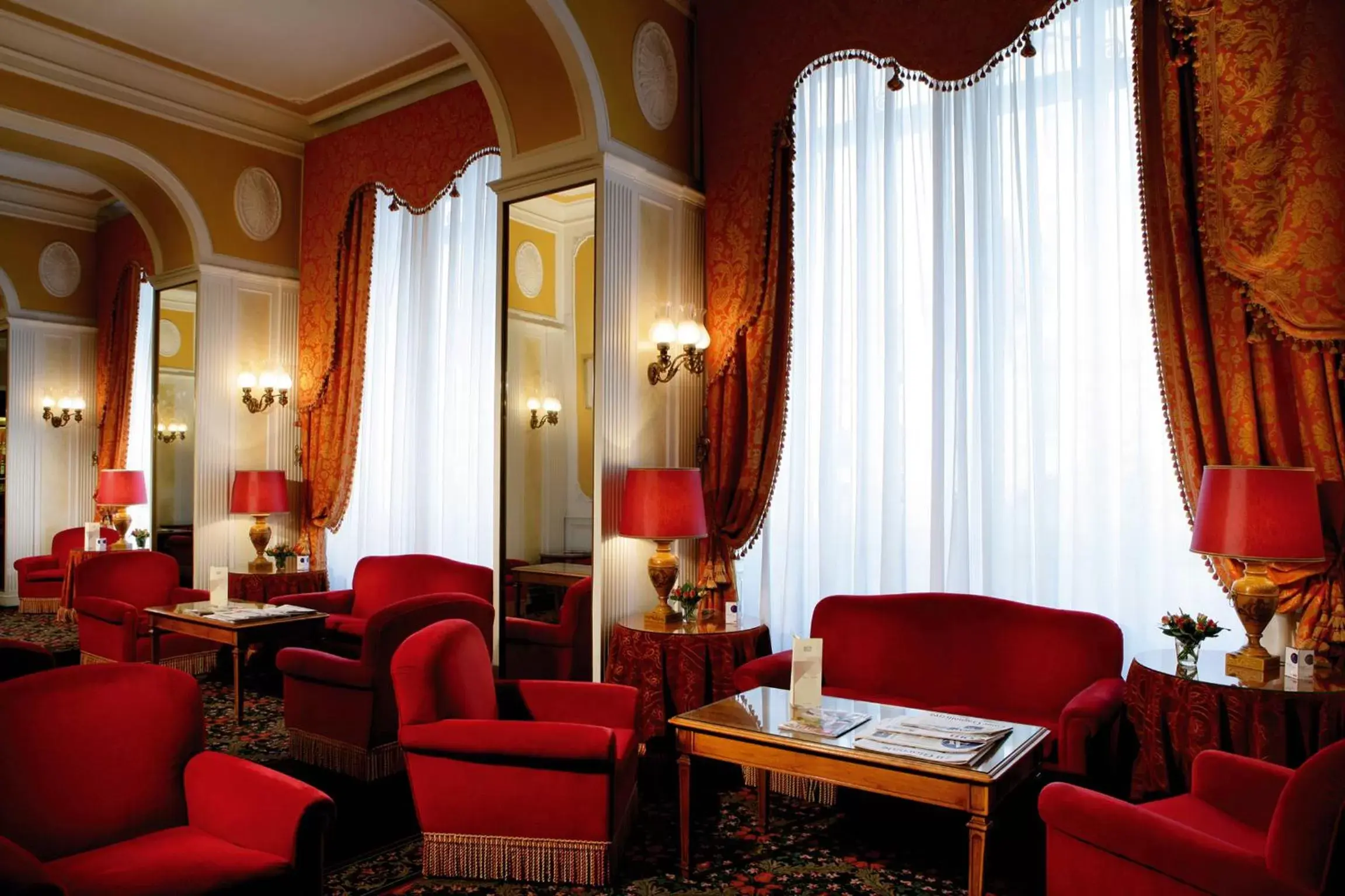 Lounge or bar, Seating Area in Bettoja Hotel Massimo d'Azeglio