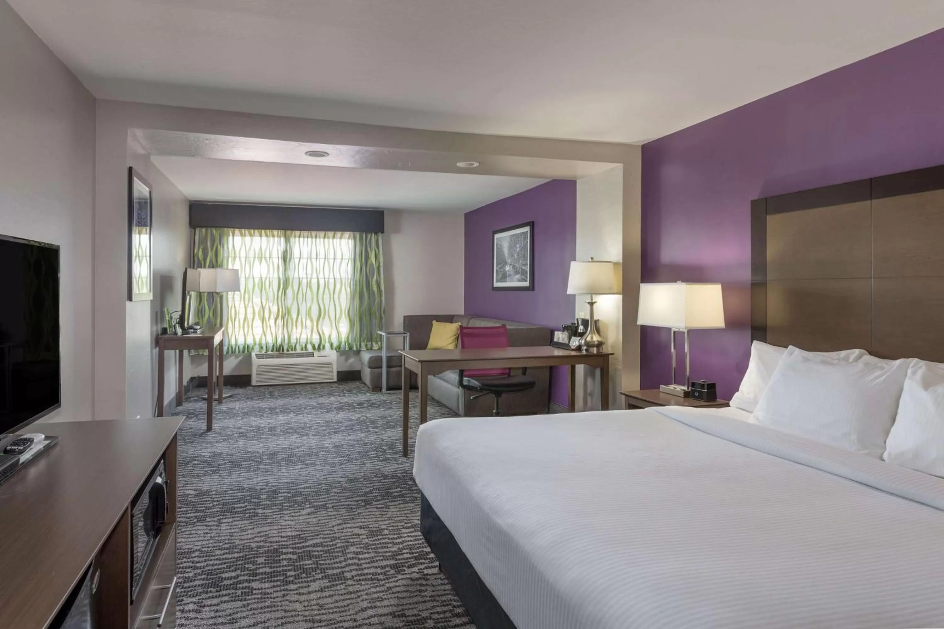 Photo of the whole room, Bed in La Quinta by Wyndham Visalia/Sequoia Gateway