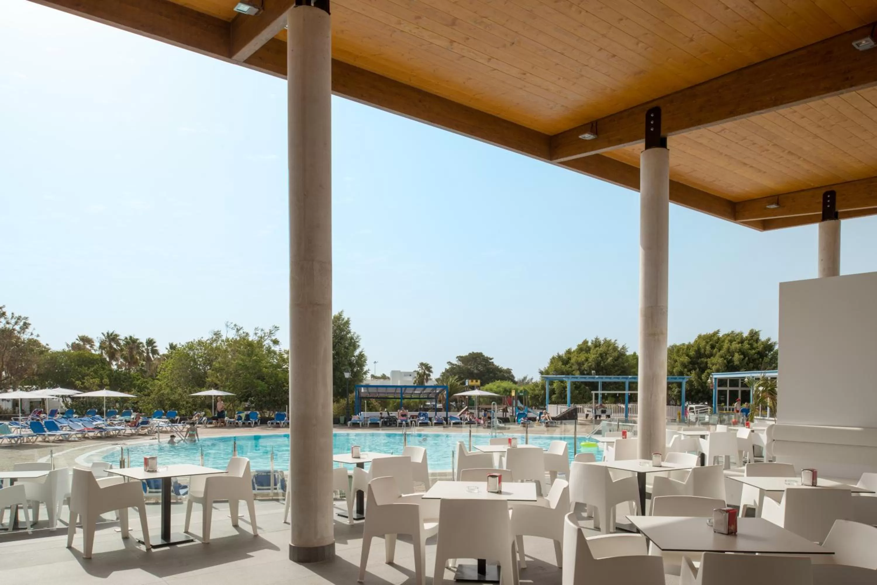 Restaurant/places to eat in Hyde Park Lane