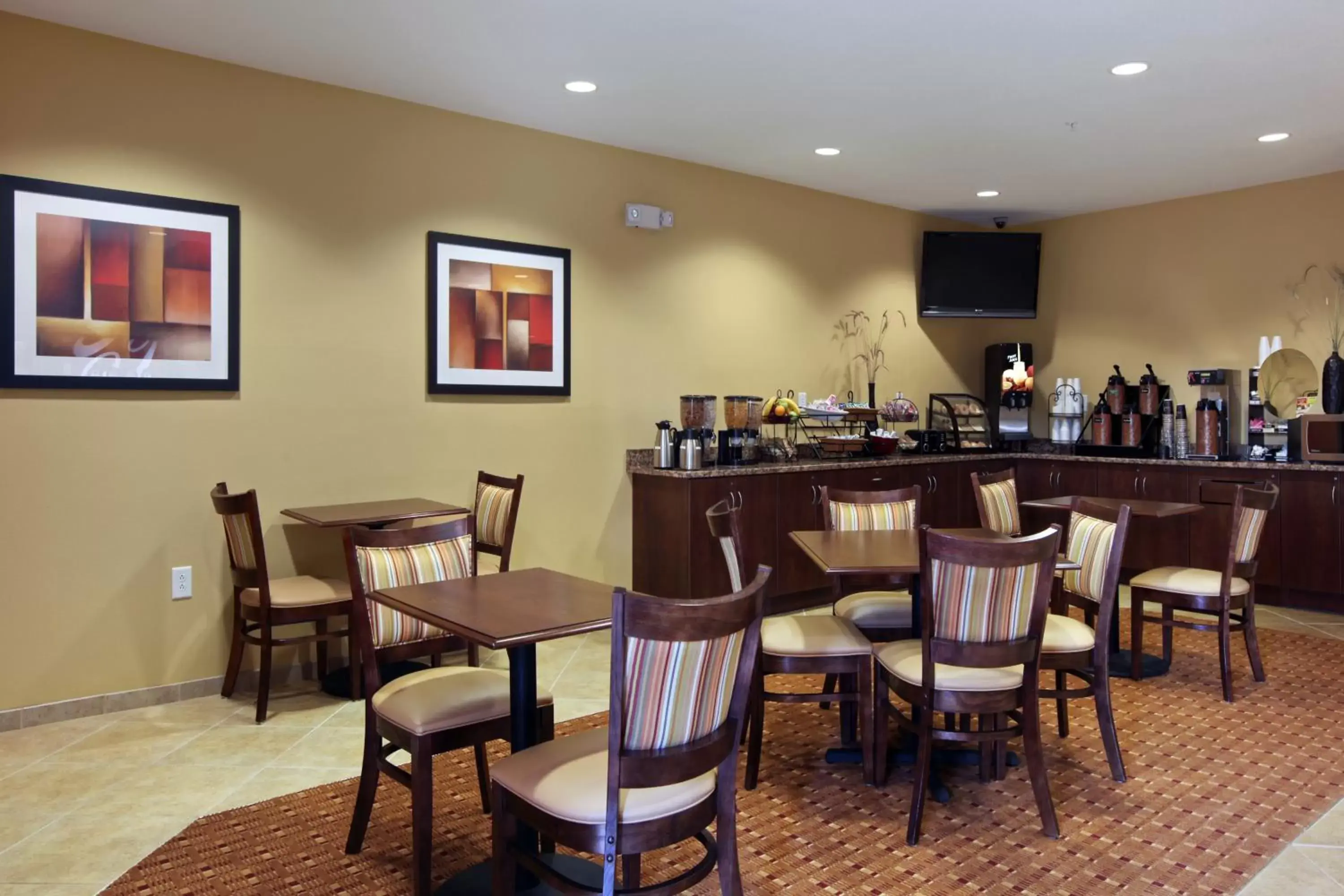 Food, Restaurant/Places to Eat in Microtel Inn and Suites by Wyndham Anderson SC