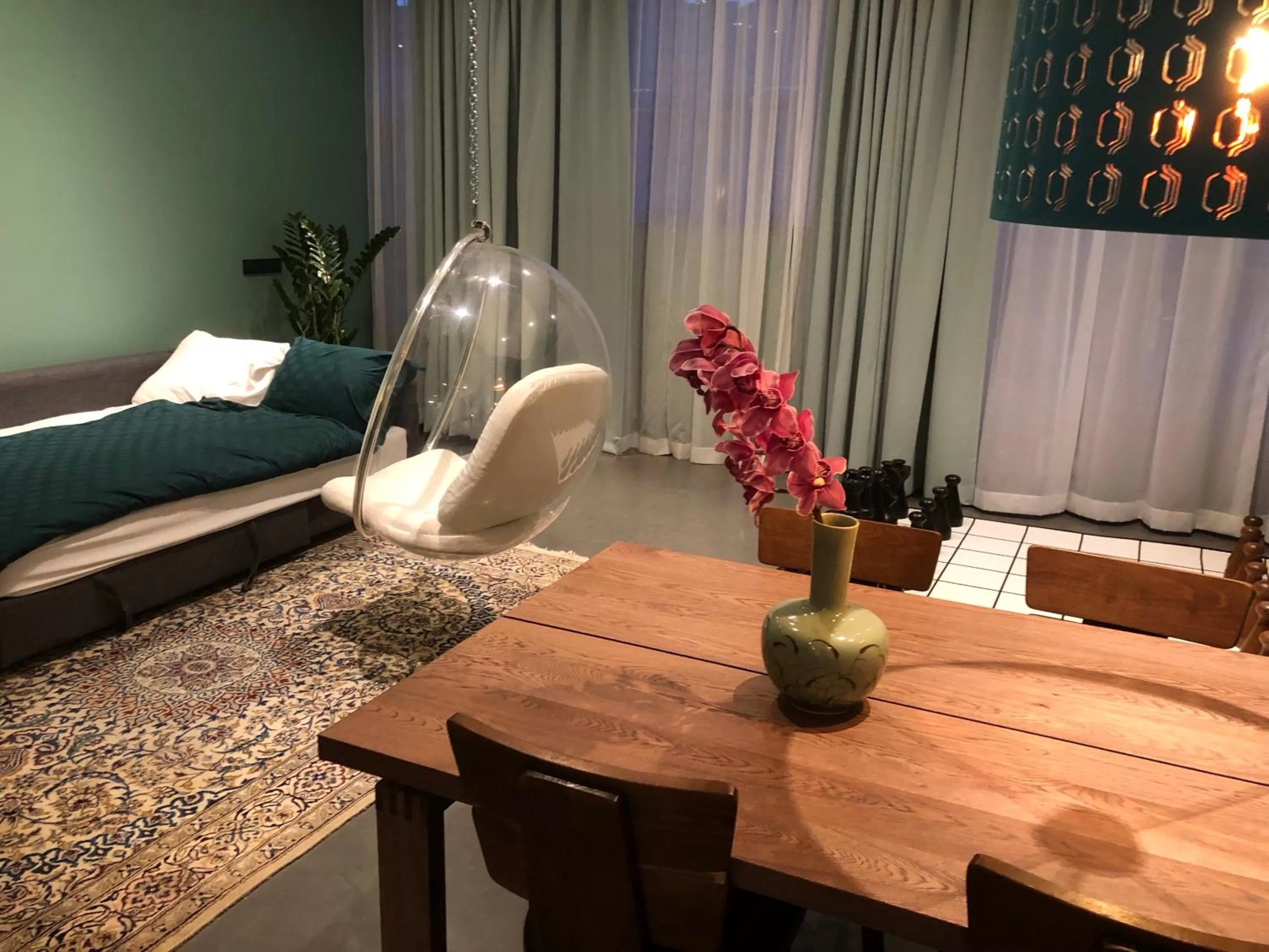 Private Studio - FREE PARKING