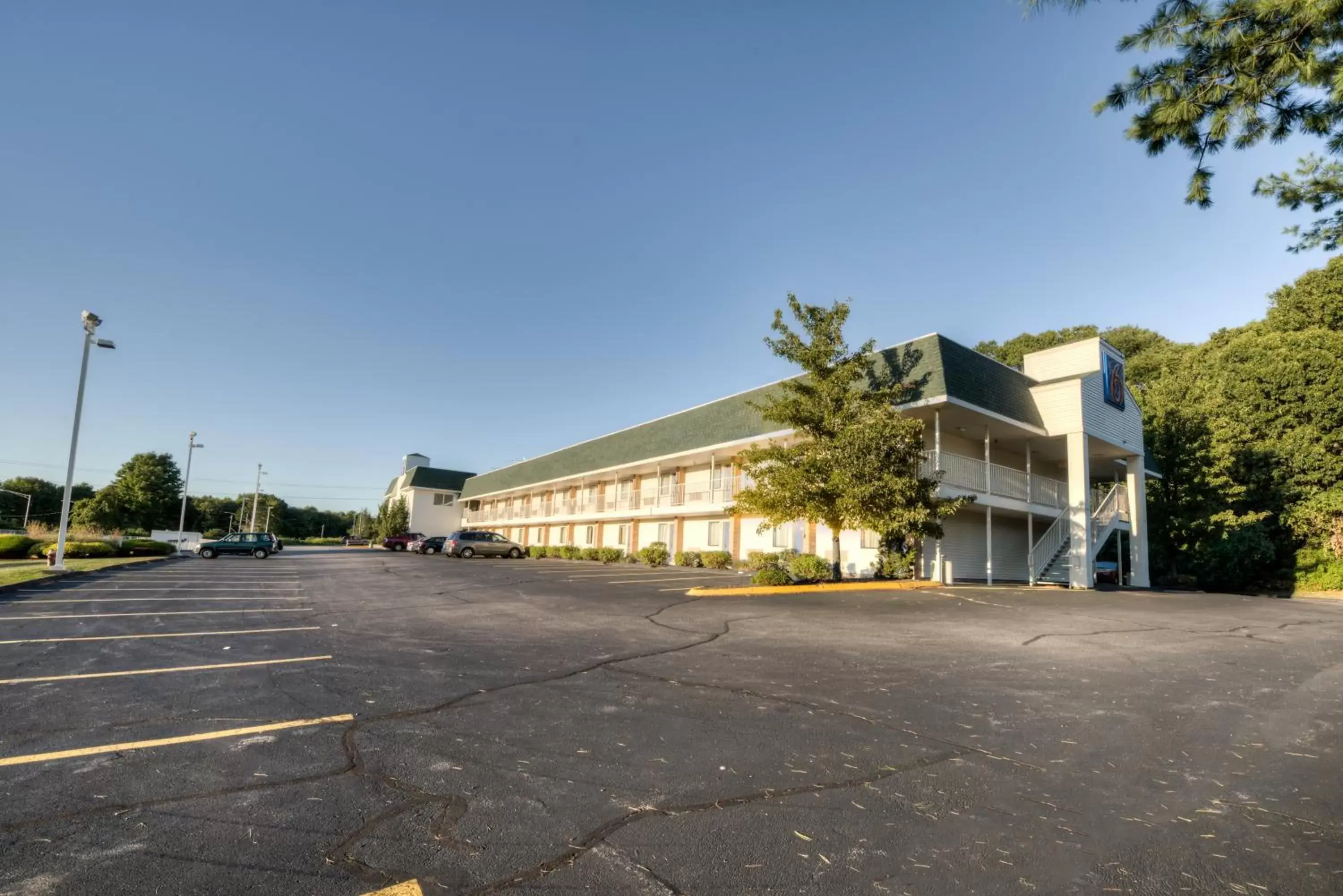 Property Building in Motel 6-Niantic, CT - New London