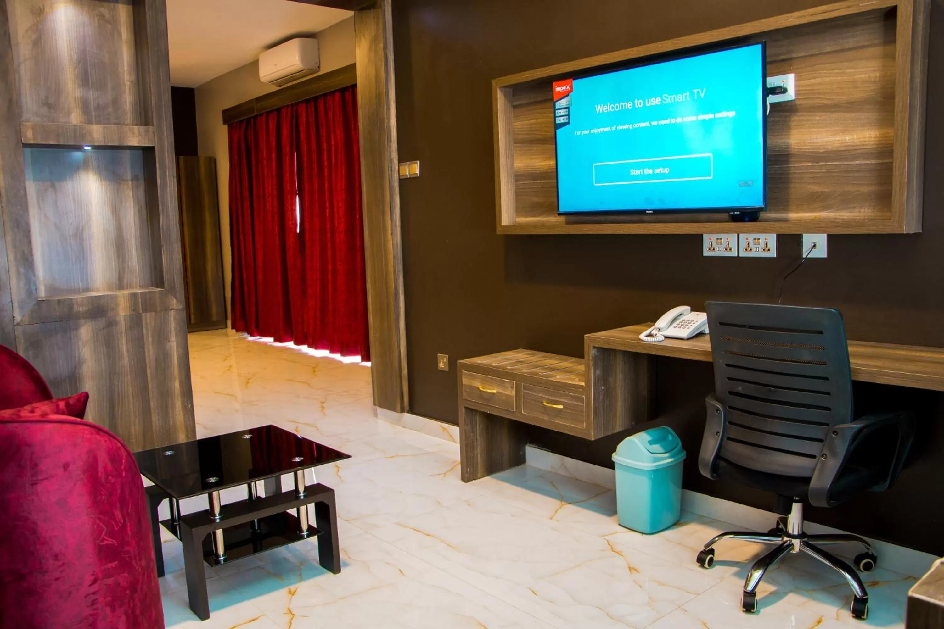 Communal lounge/ TV room in Hotel Horizon Entebbe
