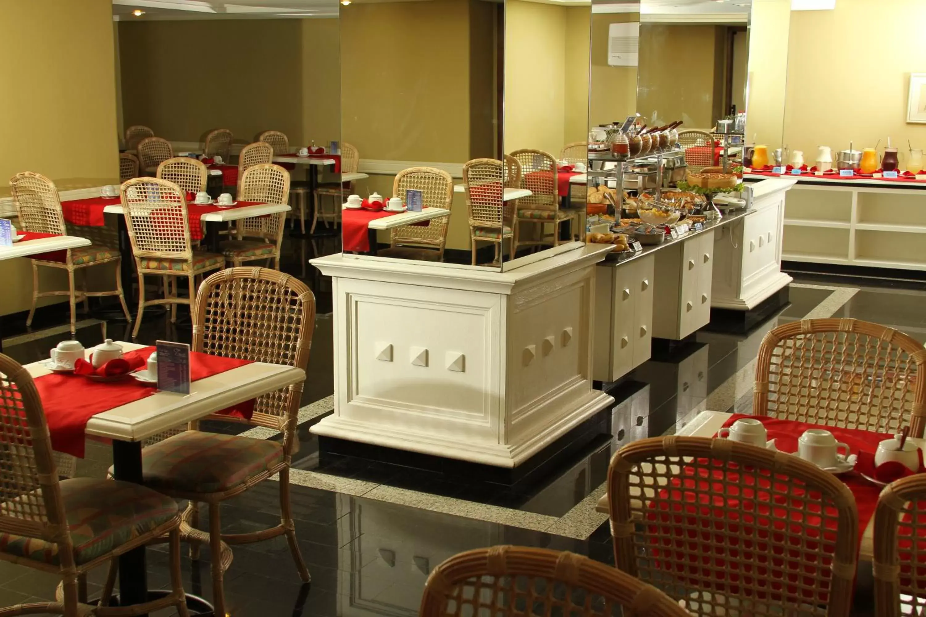 Restaurant/places to eat in Trevi Hotel e Business Restaurant/places to eat in Trevi Hotel e Business