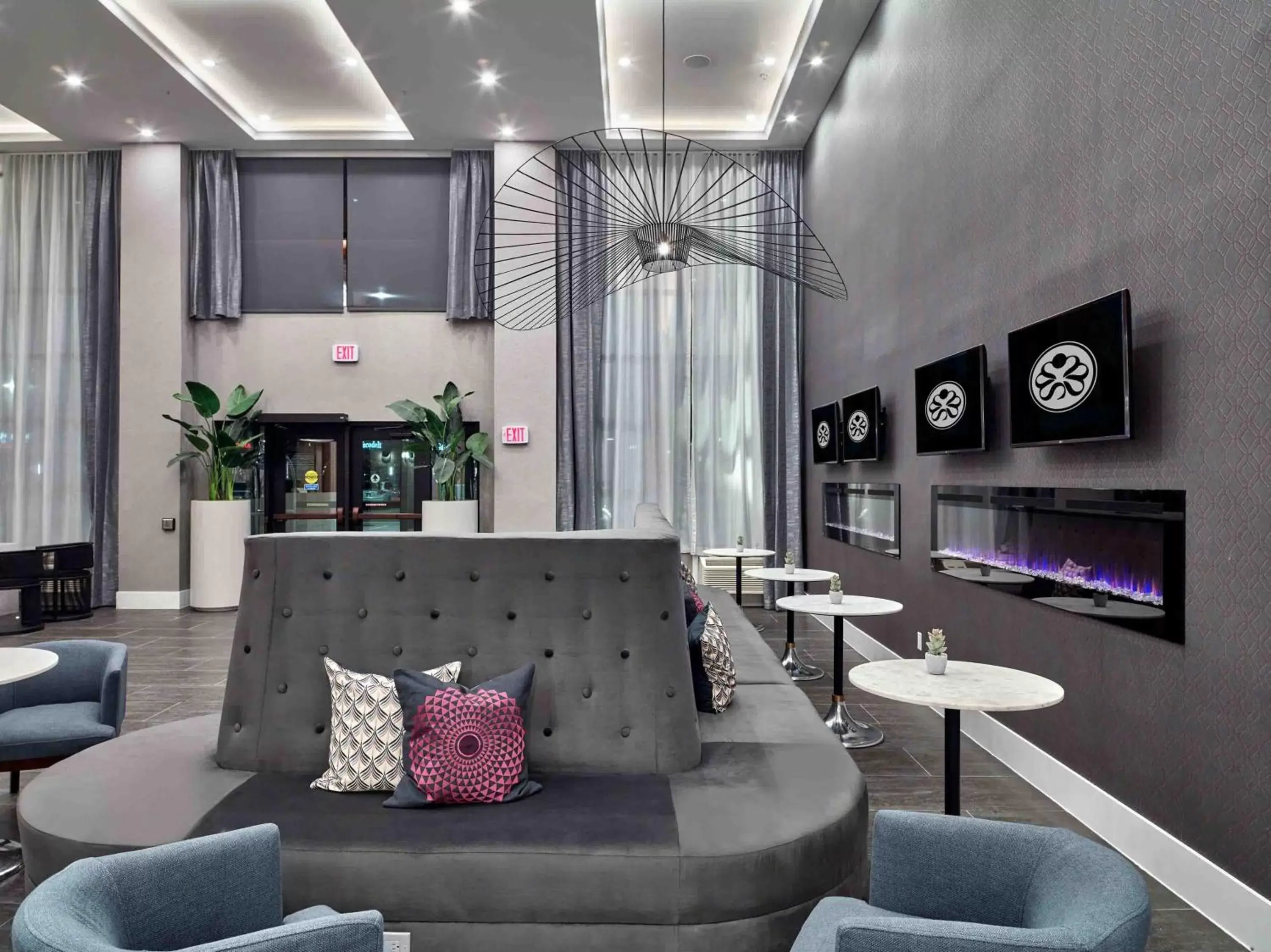 Lobby or reception, Lounge/Bar in Sandman Signature Plano-Frisco Hotel