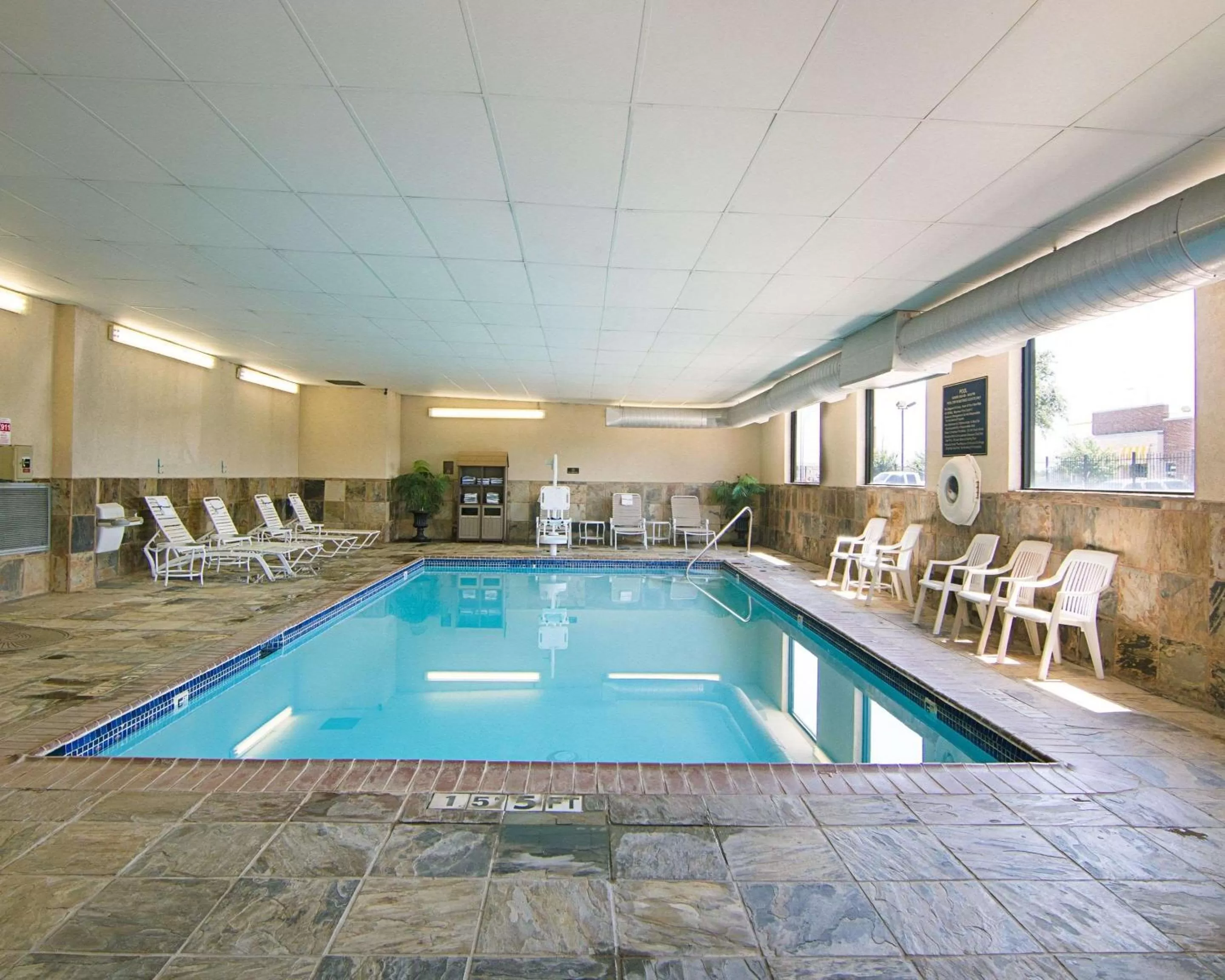 Swimming pool in Comfort Inn & Suites Houston West-Katy