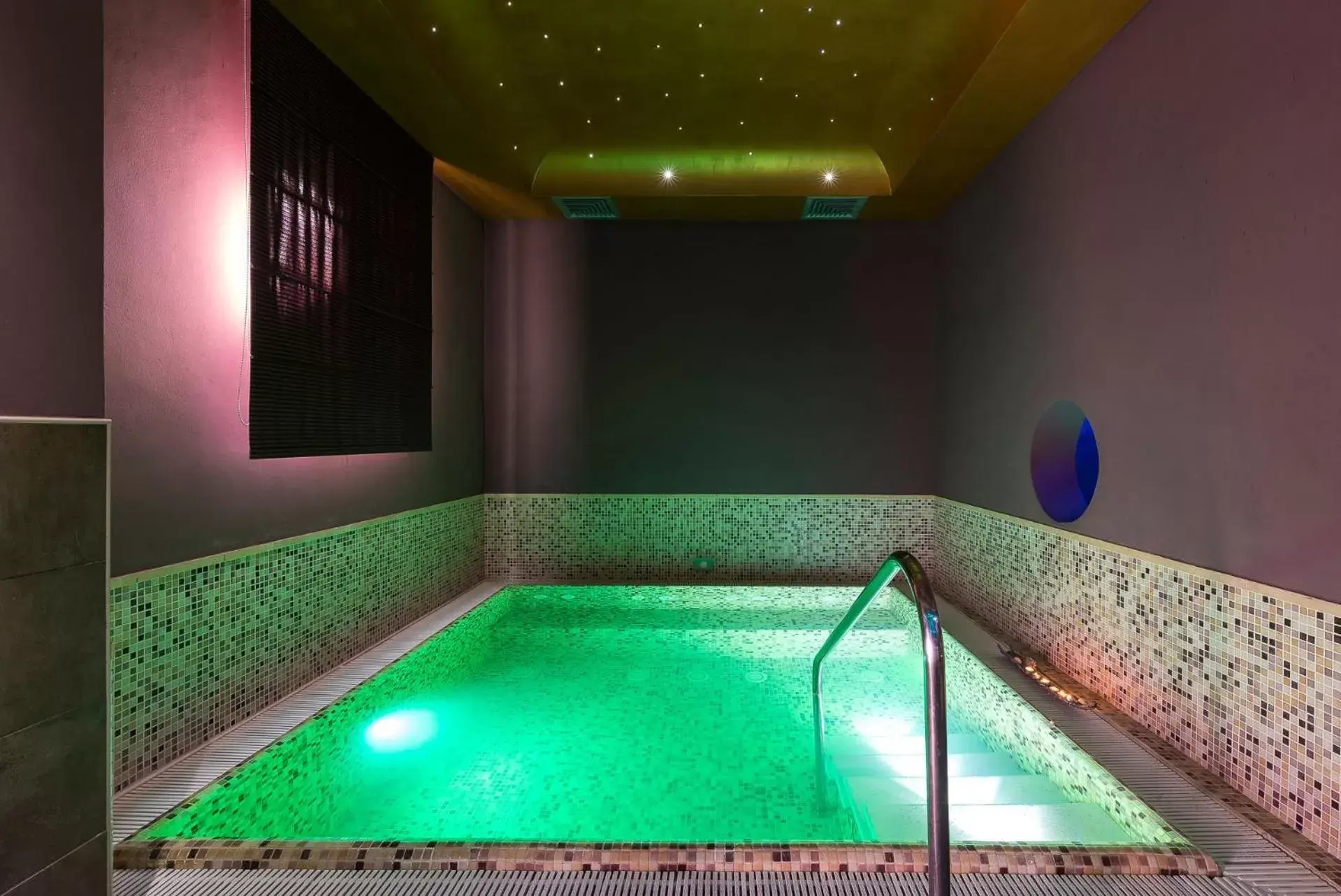 Hot Tub, Swimming Pool in Sovrana Hotel & SPA
