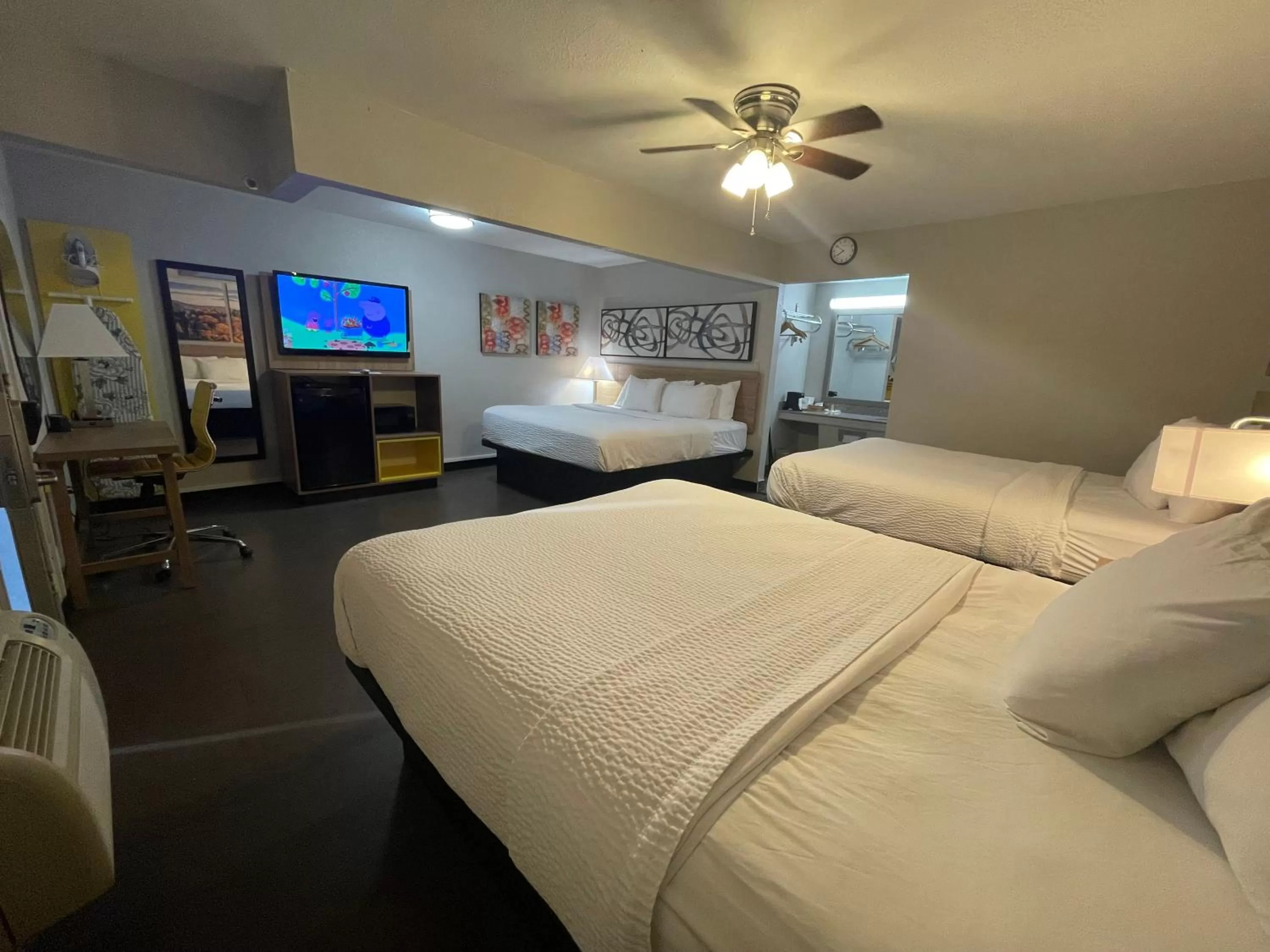 Bed in Days Inn by Wyndham Holladay