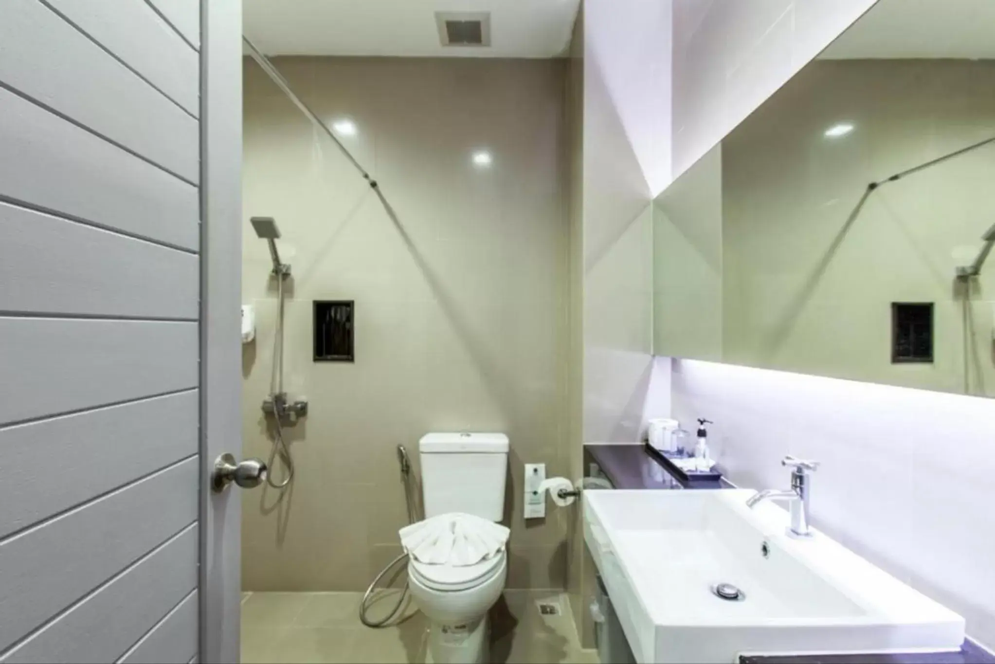 Bathroom in Hug Nimman Hotel