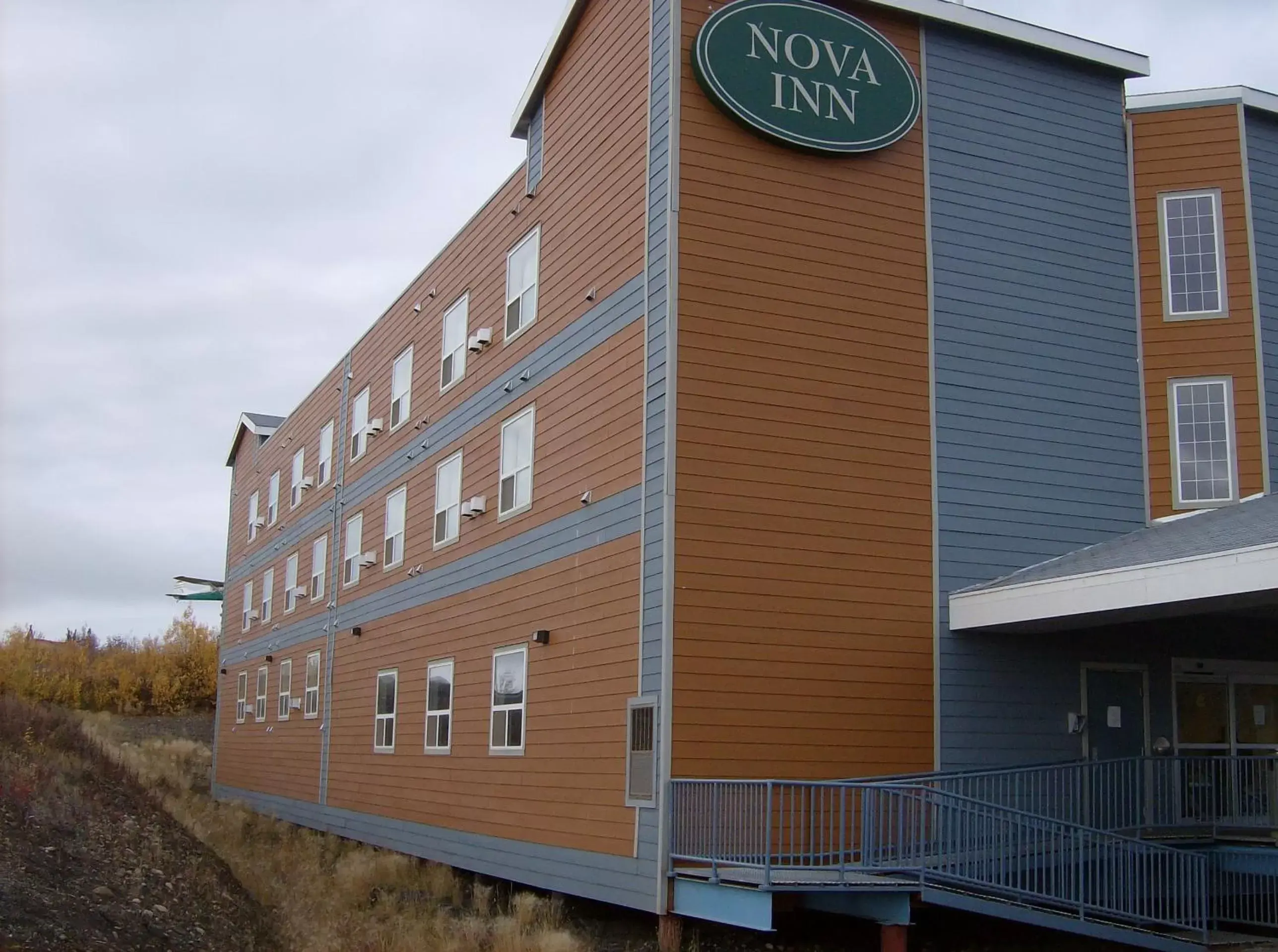 Facade/entrance, Property Building in Nova Inn Inuvik