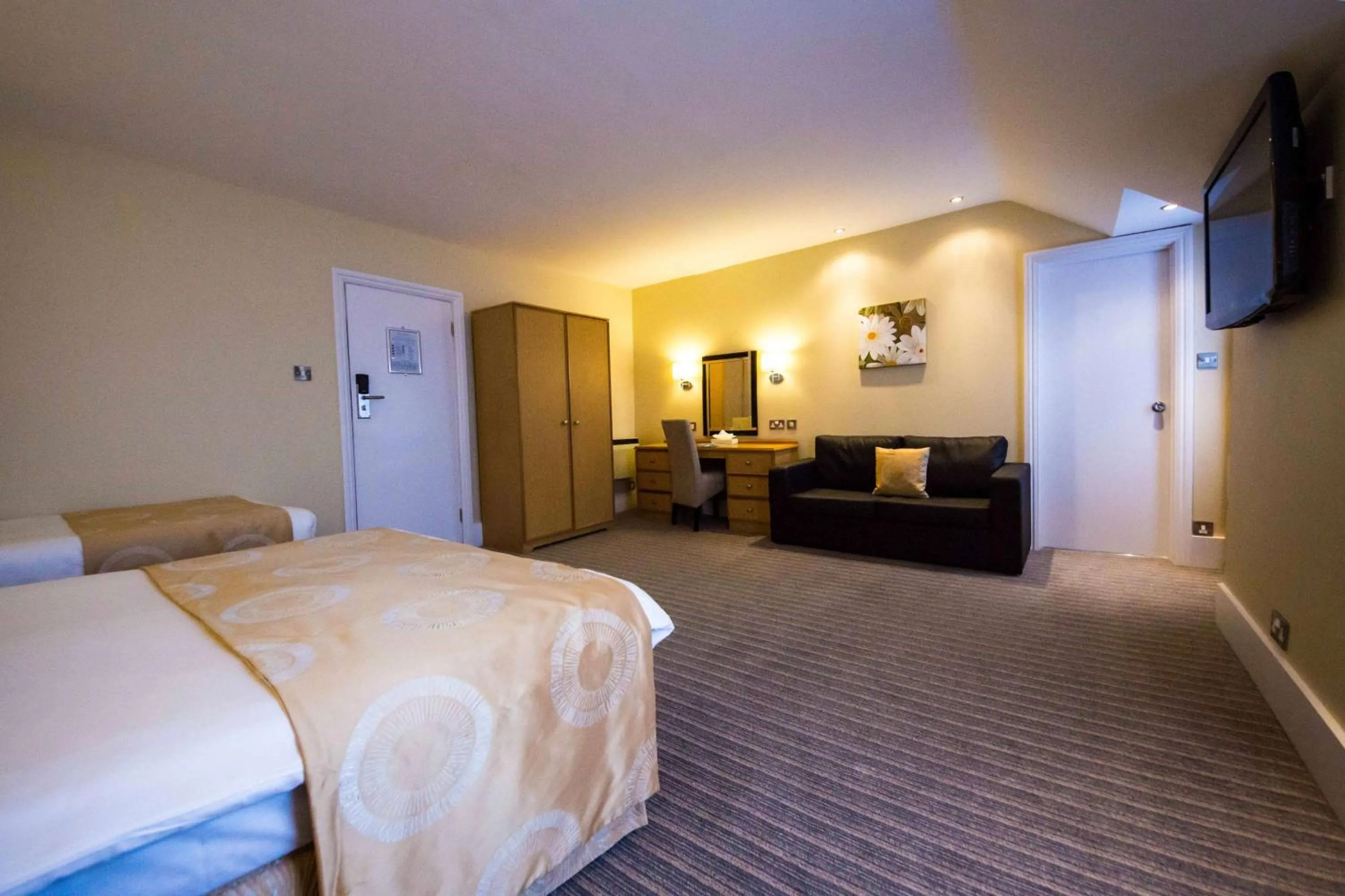 Photo of the whole room, Bed in Best Western York House Hotel