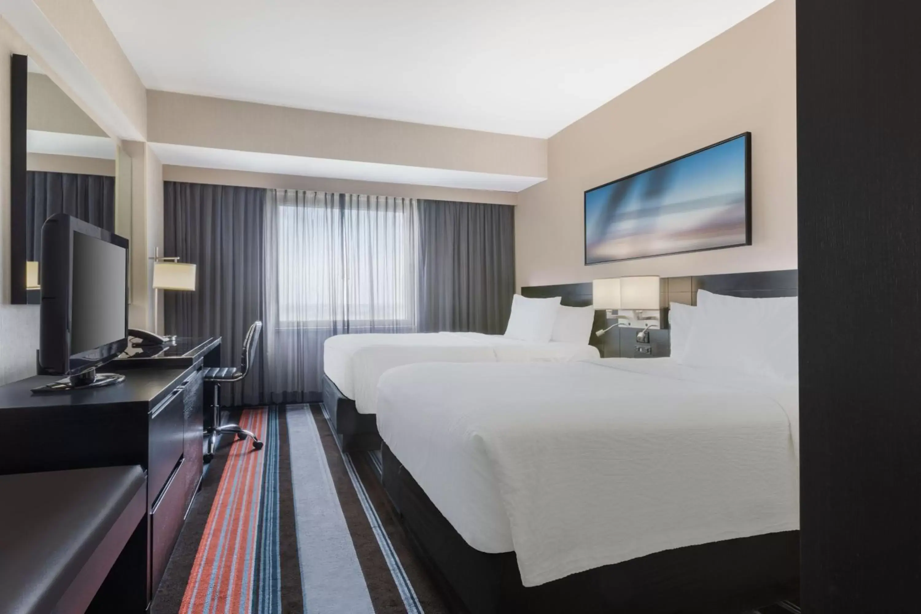 Photo of the whole room, Bed in Courtyard by Marriott New York JFK Airport