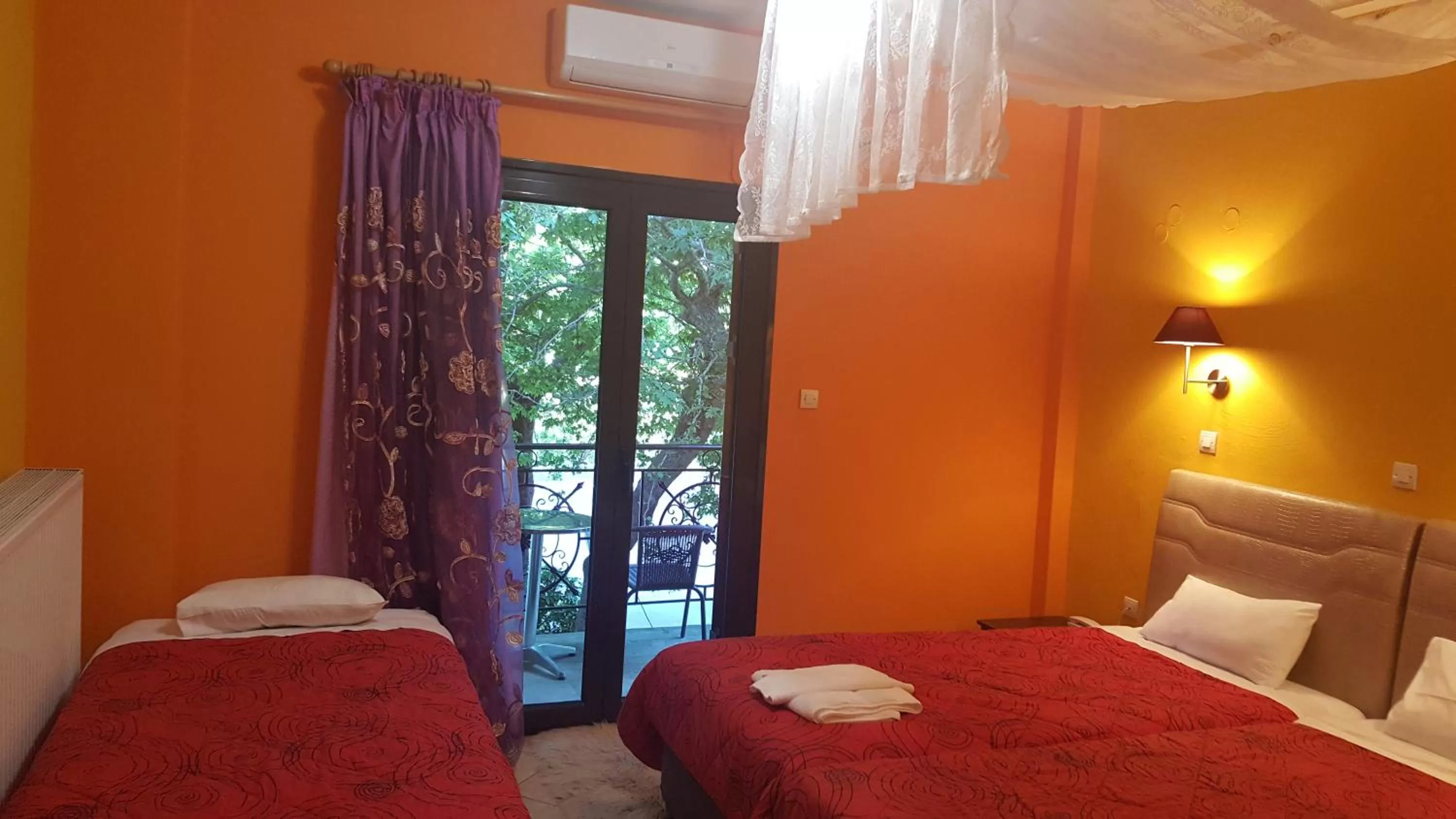 Street view, Bed in Hani Zemenou