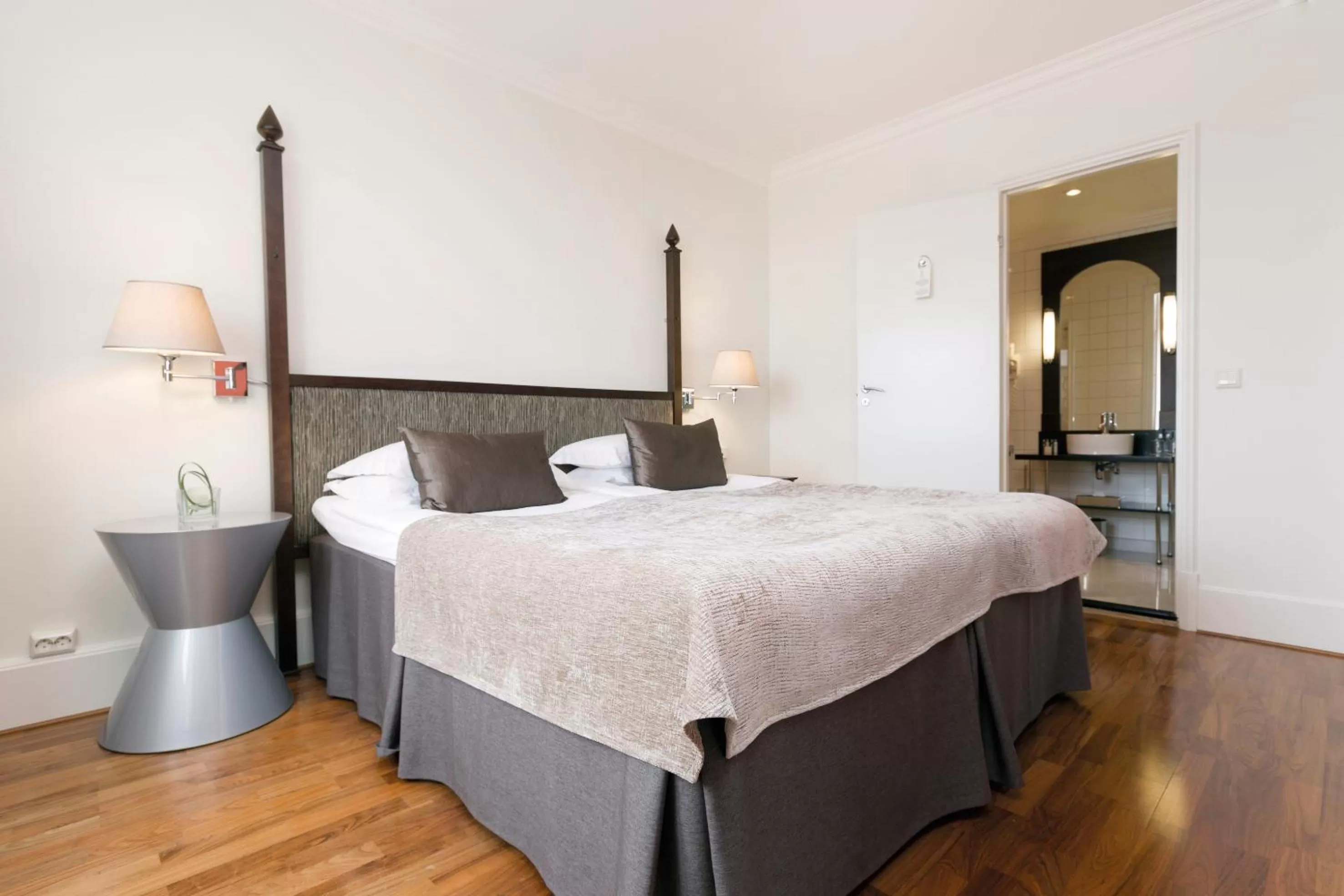 Bedroom, Bed in Elite Park Avenue Hotel