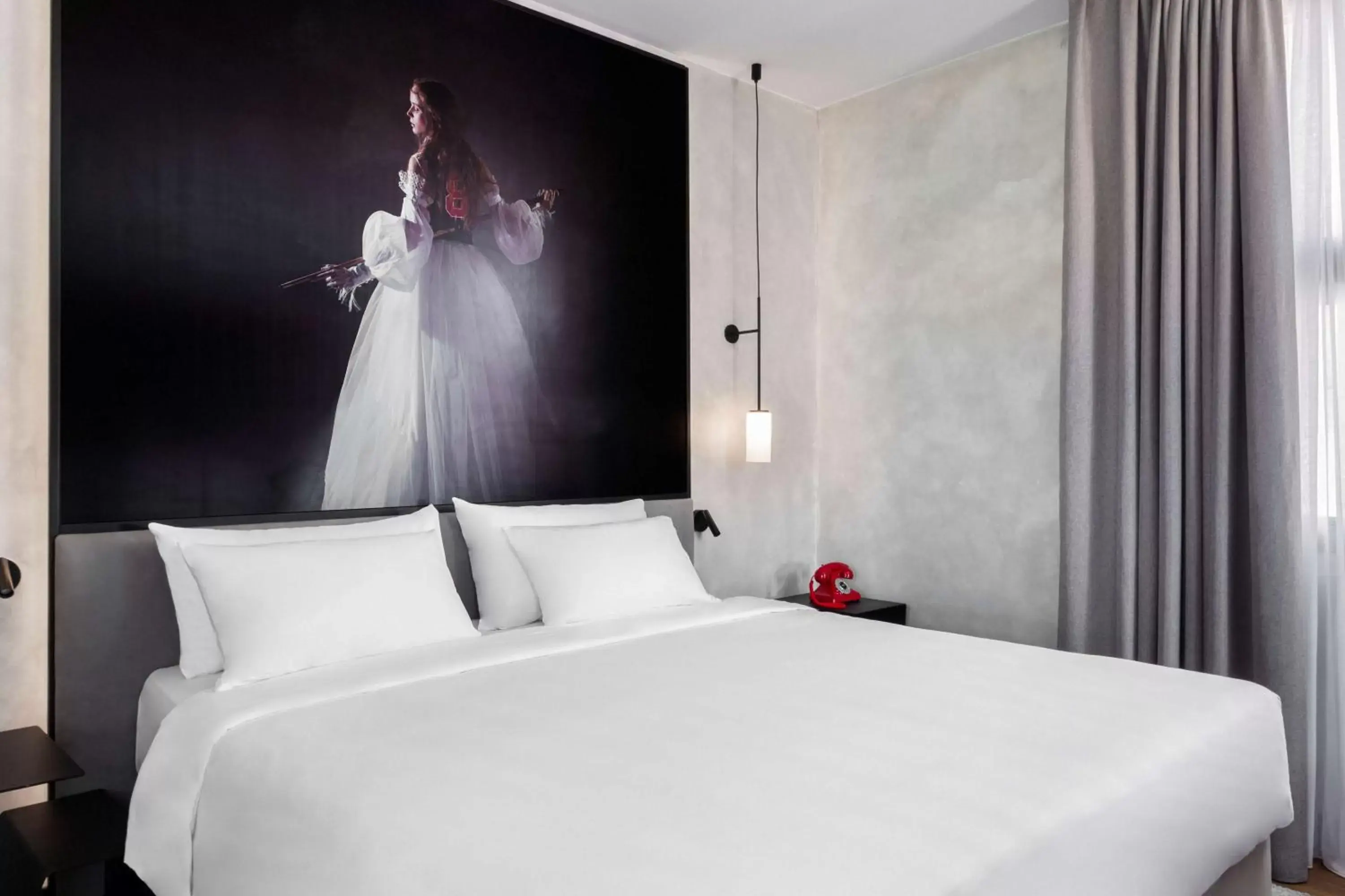 Photo of the whole room, Bed in Radisson RED Madrid
