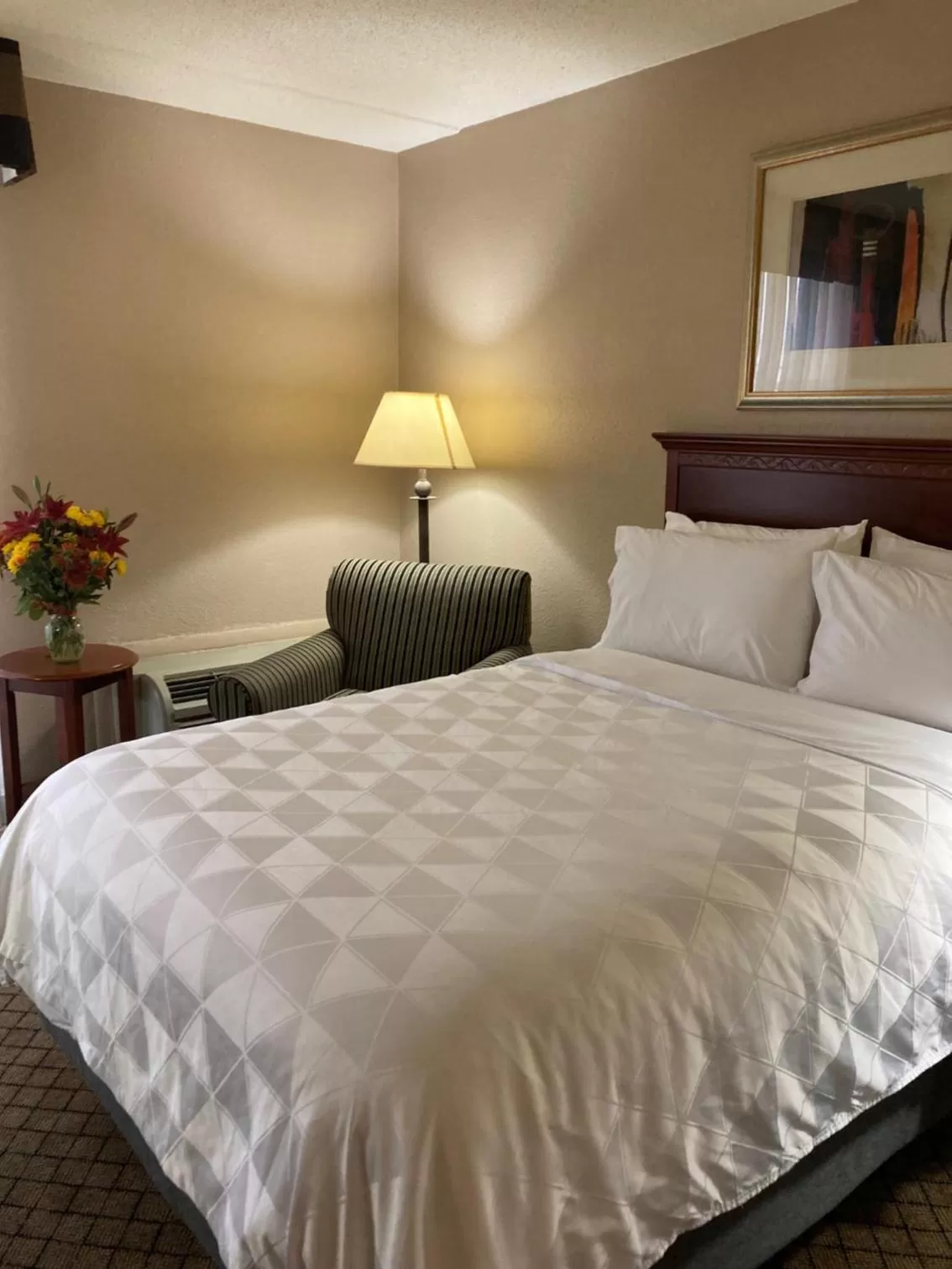 Bedroom, Bed in Holiday Inn Cincinnati-Eastgate by IHG