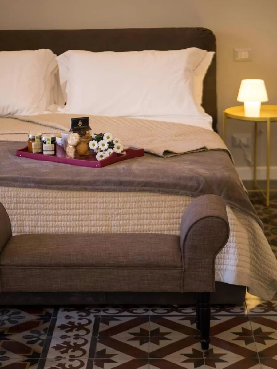 Decorative detail, Bed in B&B Sciara Larmisi