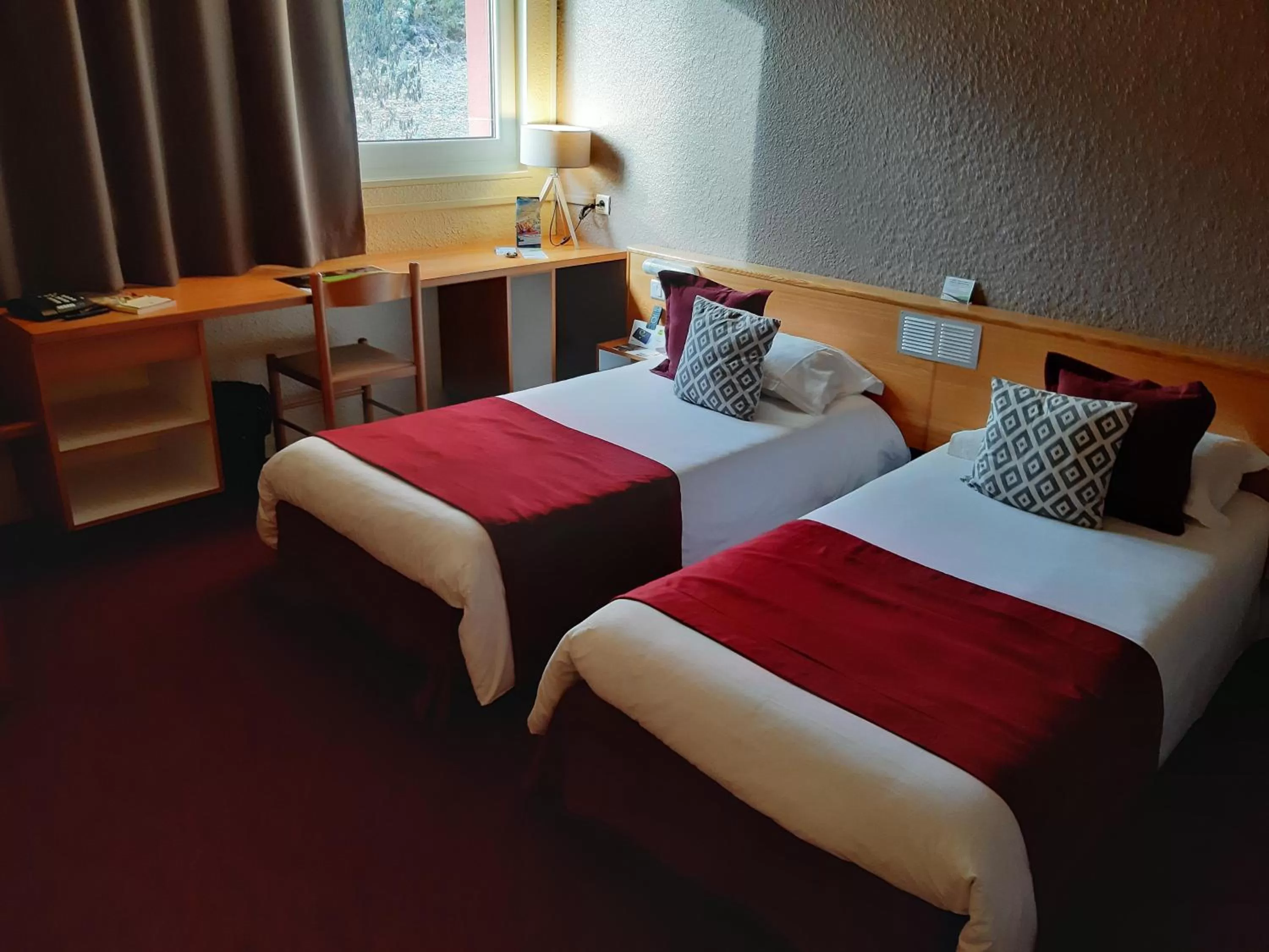 Bed in Logis Hôtel Atrium Epinal Golbey