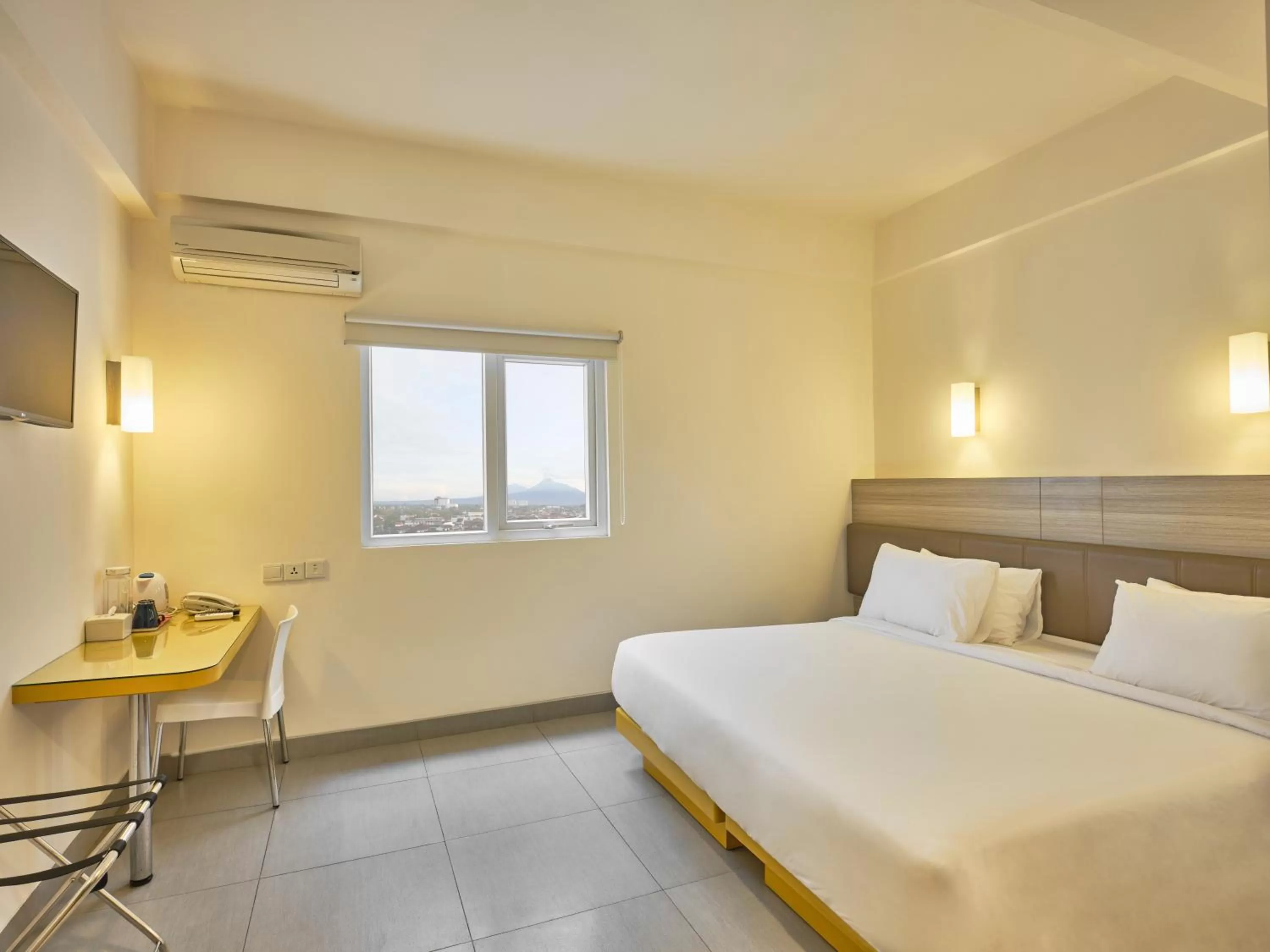 Bedroom, Bed in Carani Hotel Yogyakarta