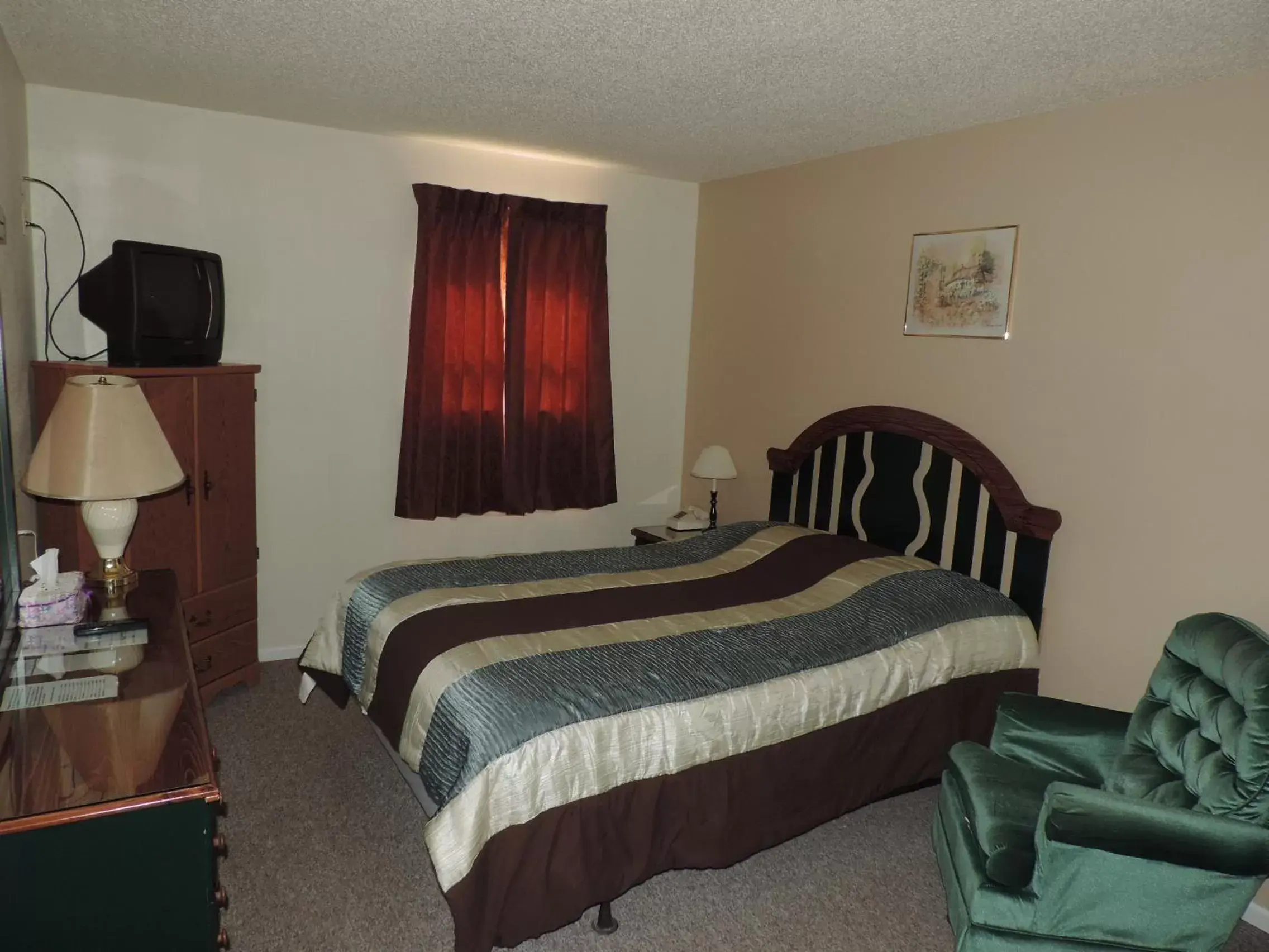 Bedroom, Bed in Hunters Lodge Motel