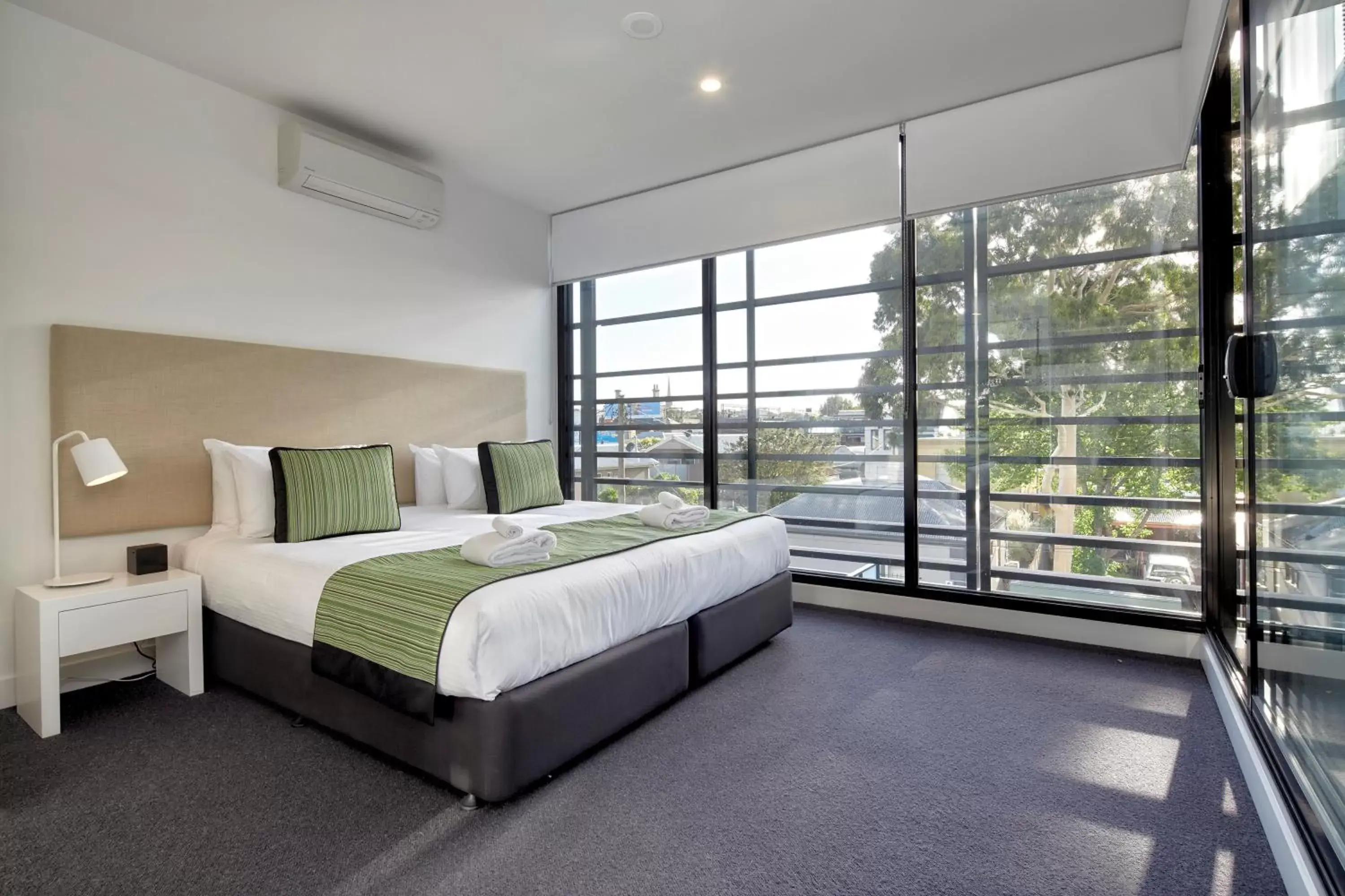 Photo of the whole room, Bed in 381 Cremorne
