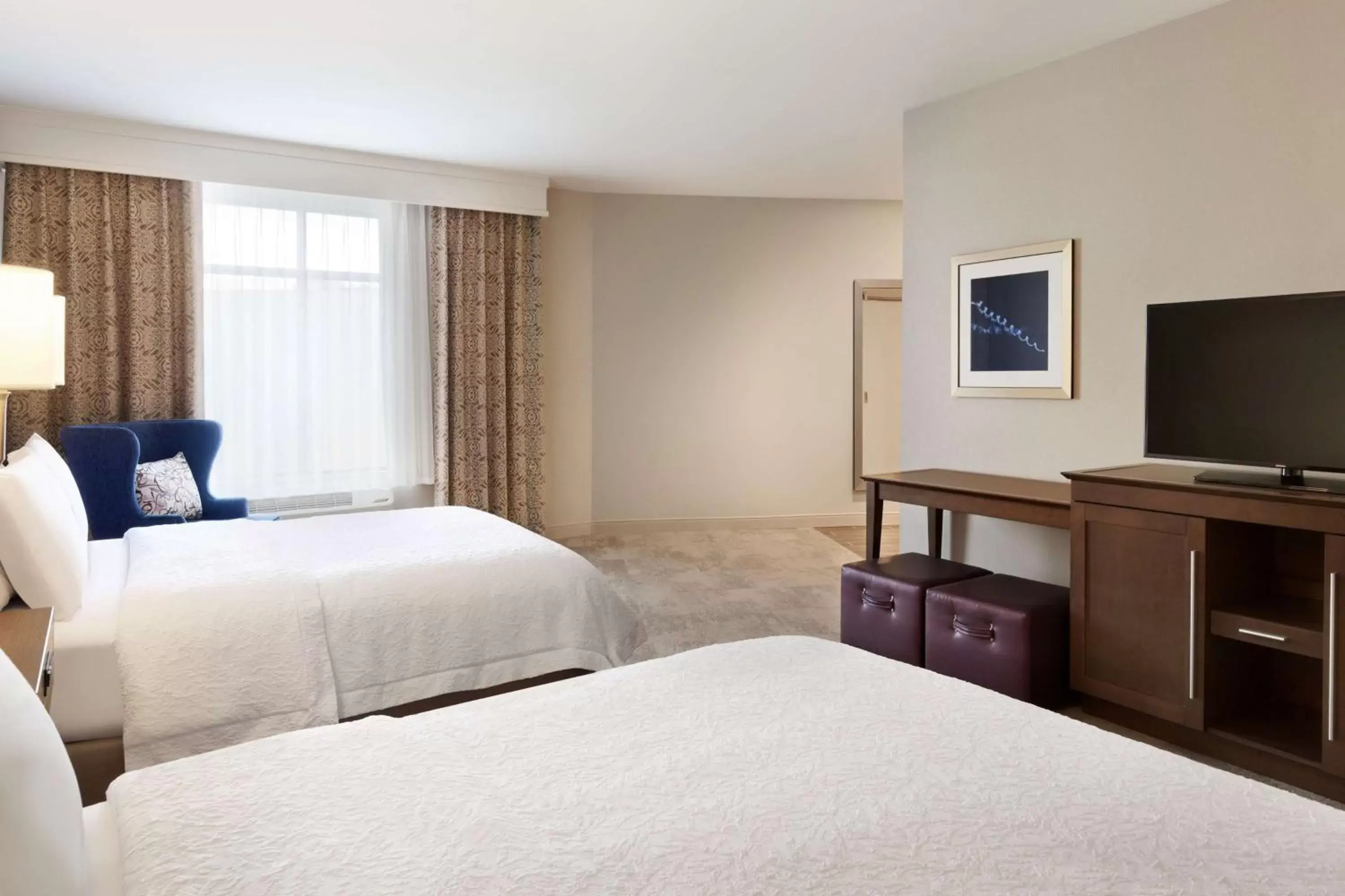 Bedroom, Bed in Hampton Inn & Suites Seattle/Renton, Wa
