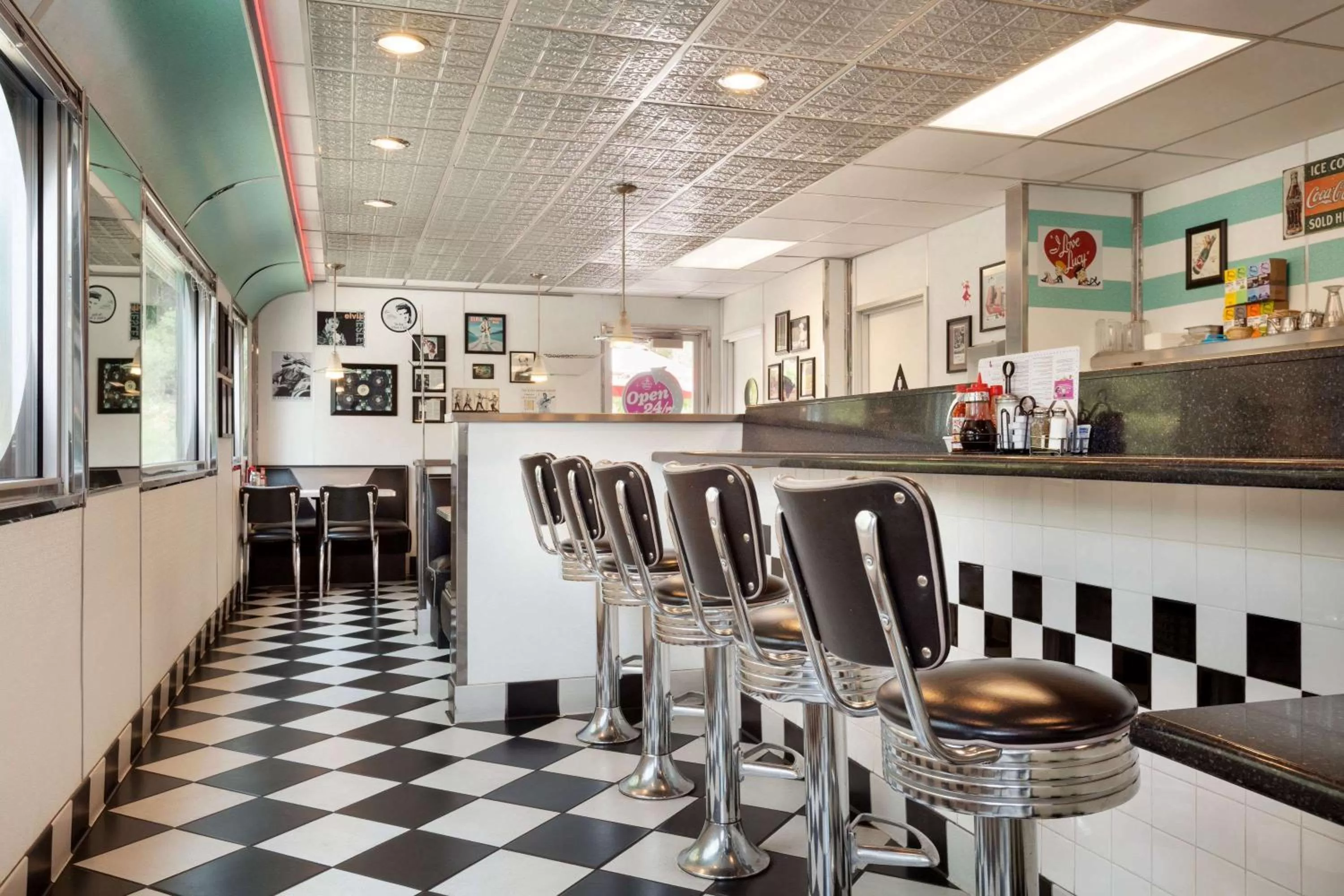 Restaurant/places to eat in Travelodge by Wyndham Dunsmuir