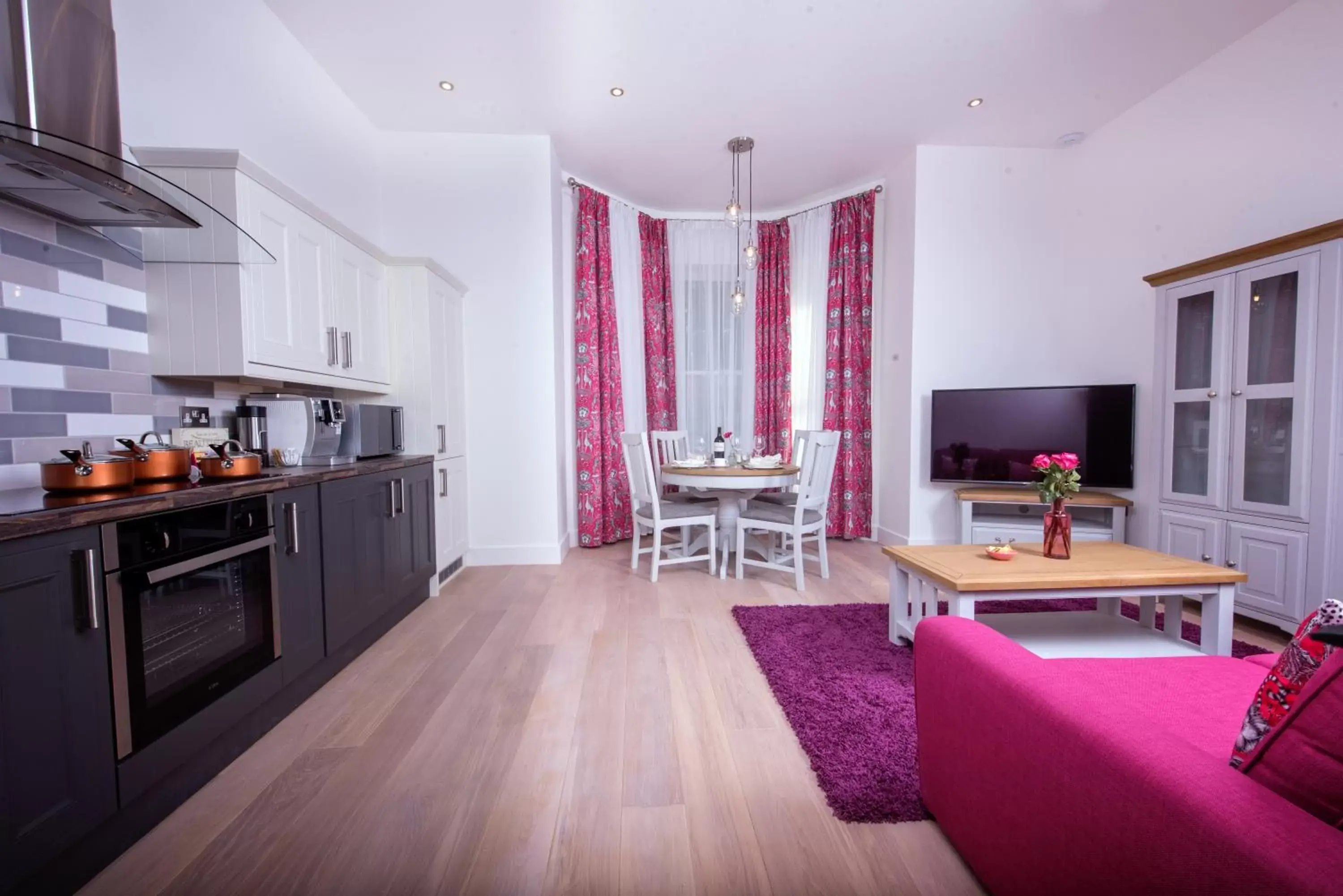 Kitchen/Kitchenette in Best Luxury Apart Hotel in Oxford- Beechwood House