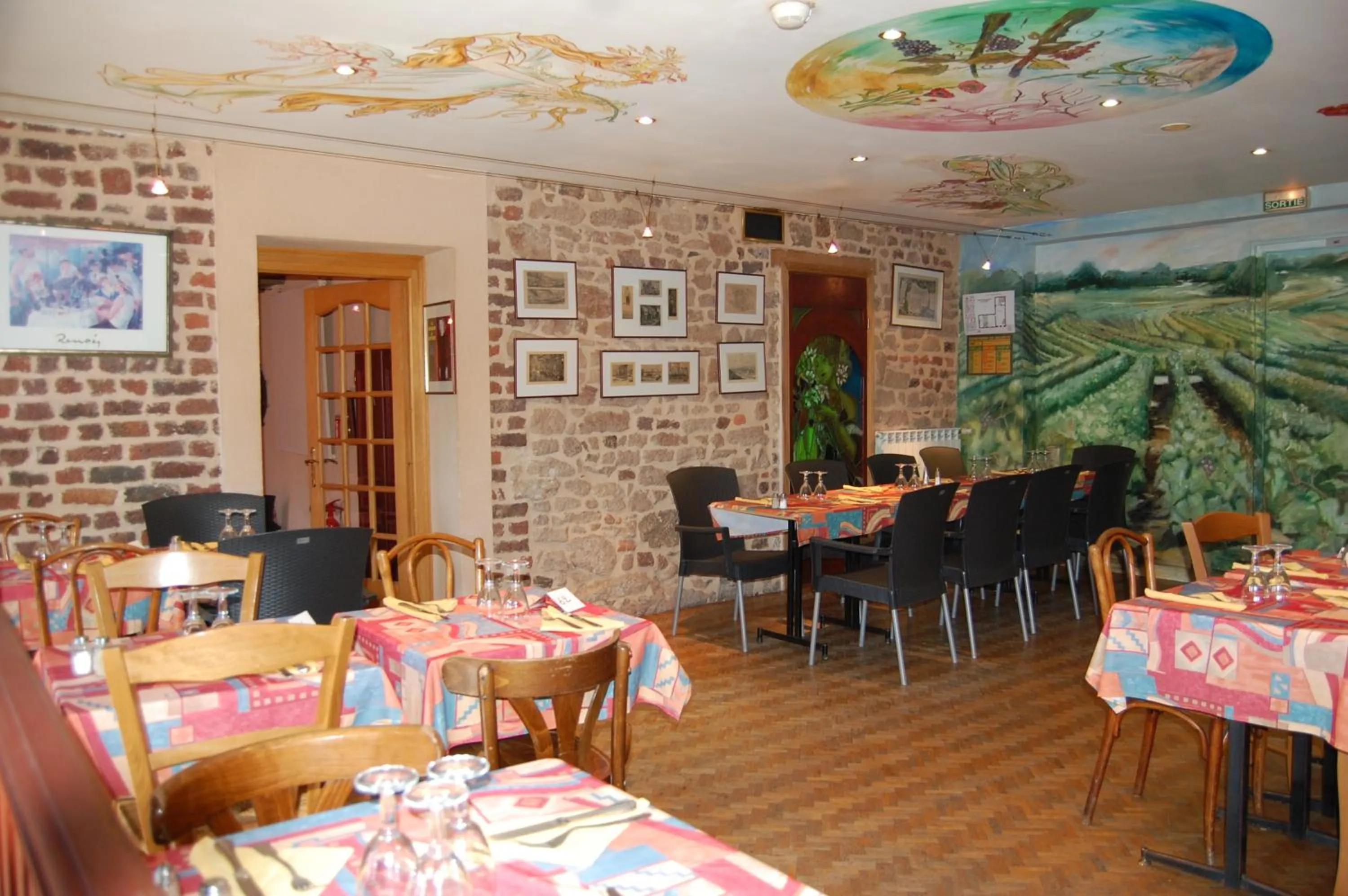 Restaurant/places to eat in Hôtel Restaurant La Belle Epoque