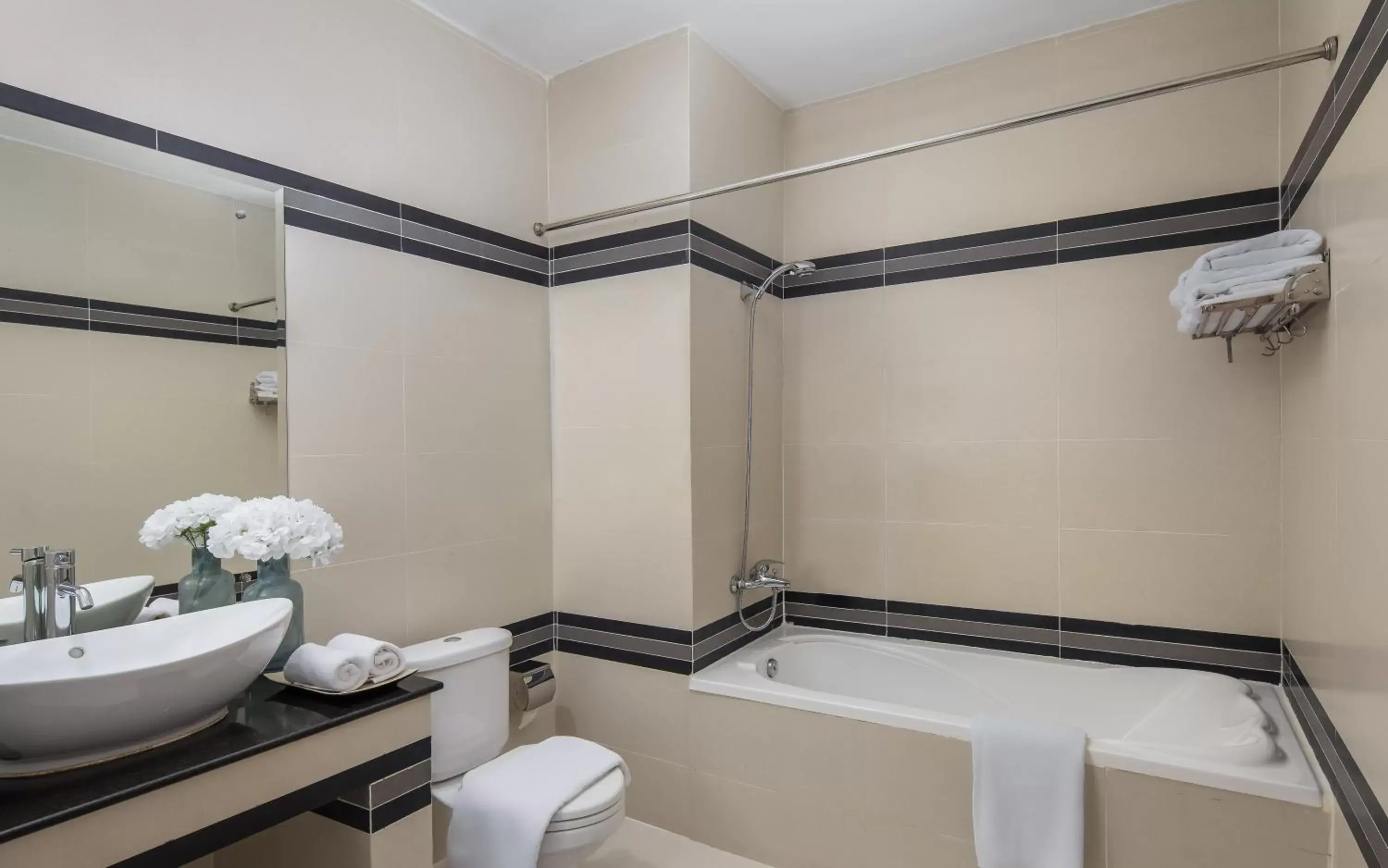 Bathroom in Altos Hotel