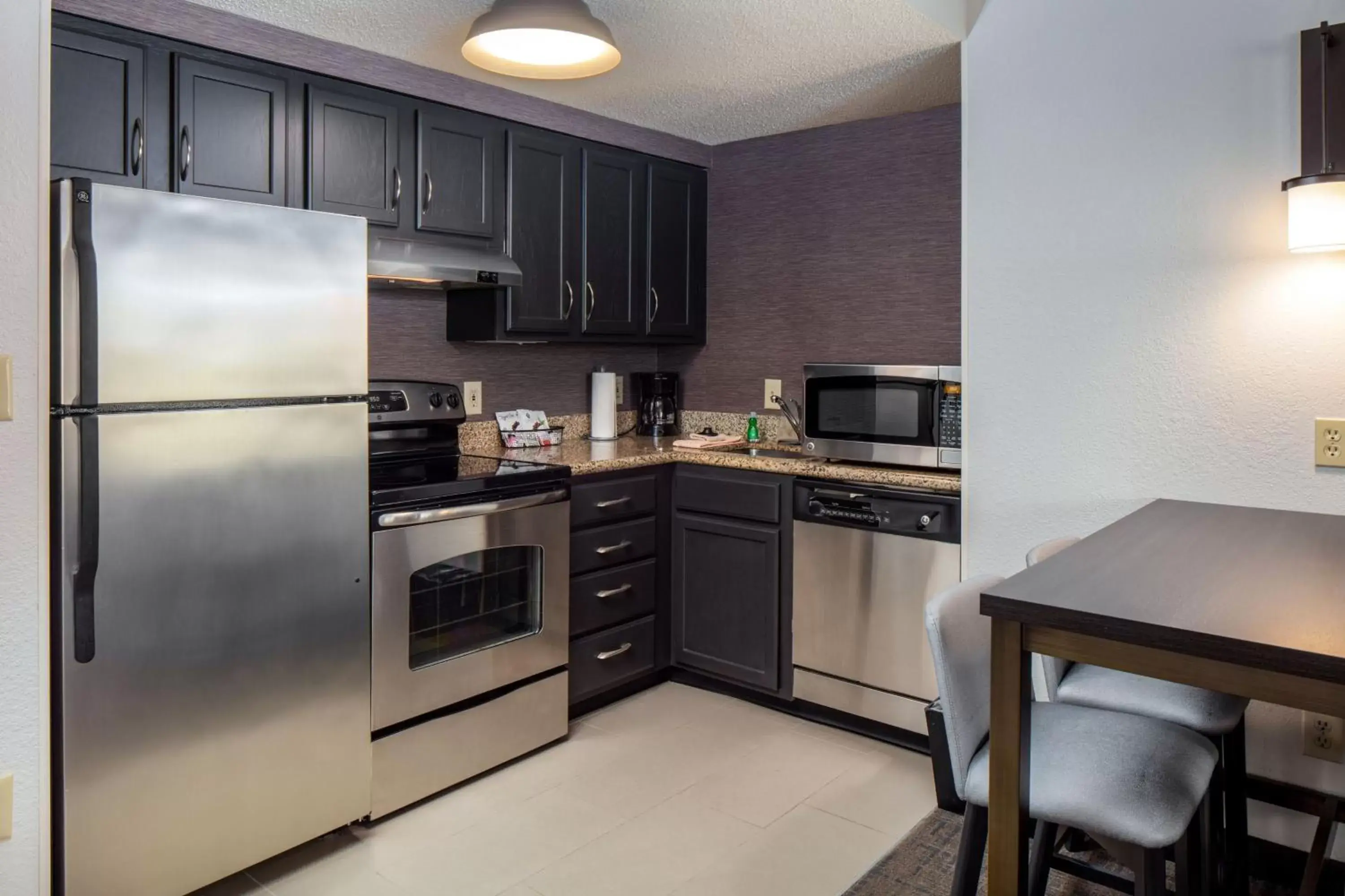 Bedroom, Kitchen/Kitchenette in Residence Inn by Marriott Little Rock