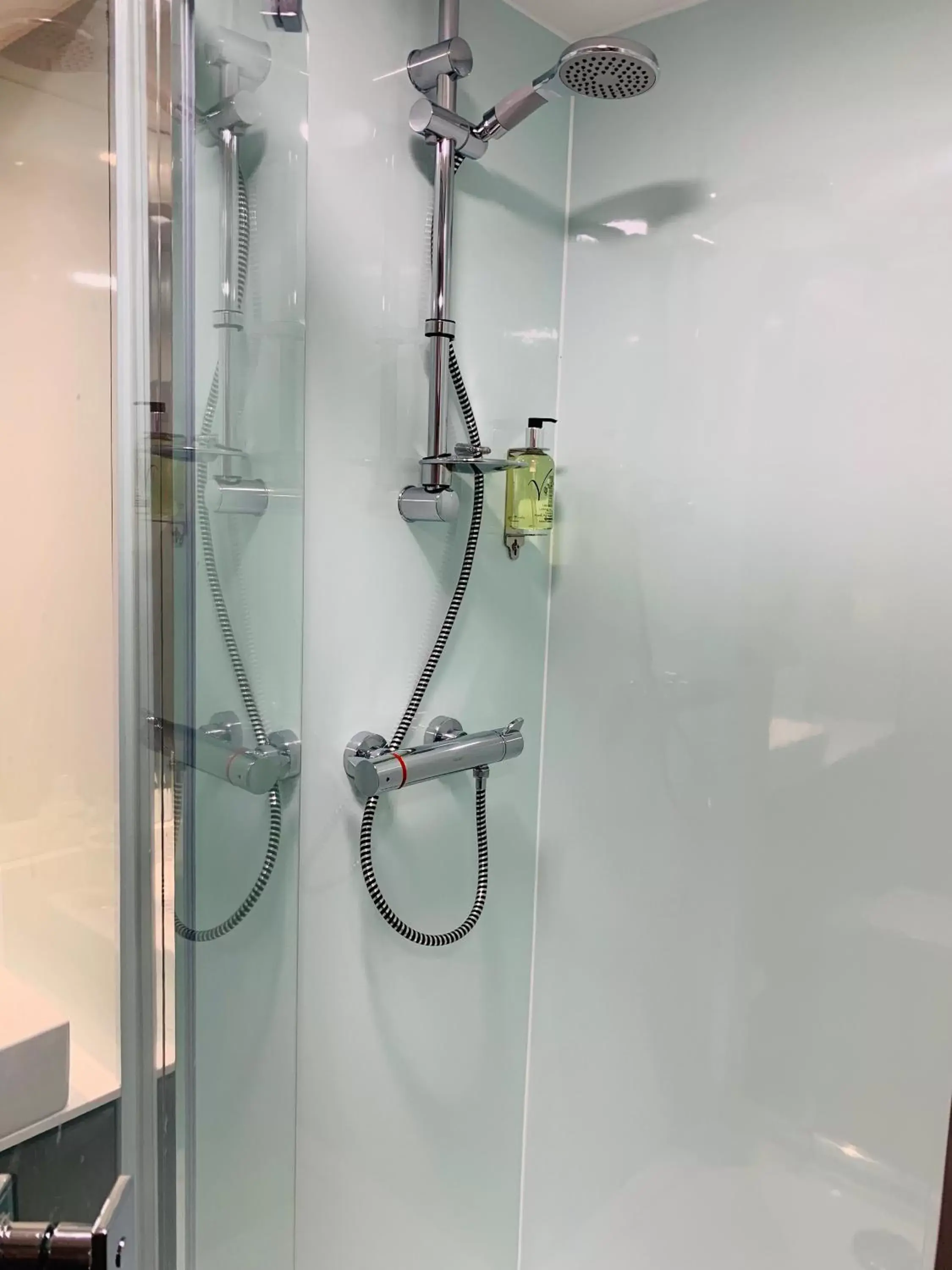 Shower, Bathroom in easyHotel Milton Keynes