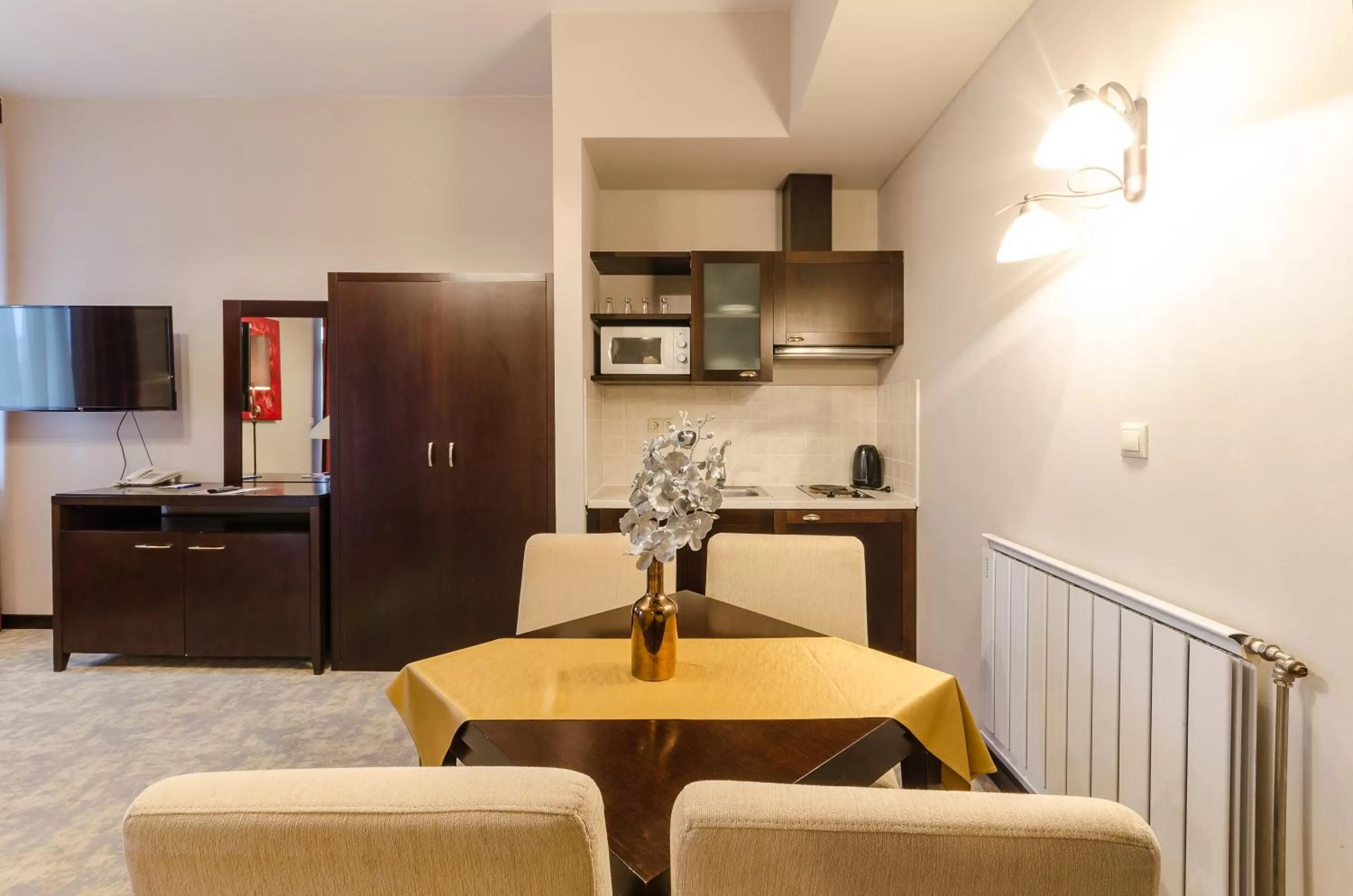 Kitchen or kitchenette in Hotel Aurum