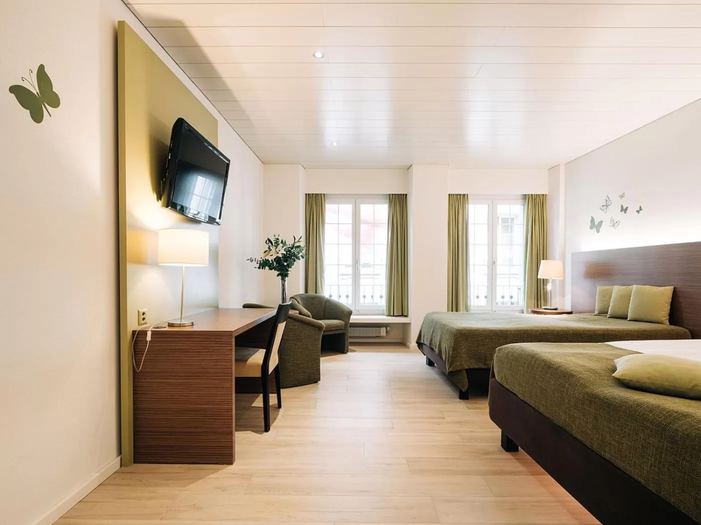 Photo of the whole room, Bed in Hotel Krone Thun