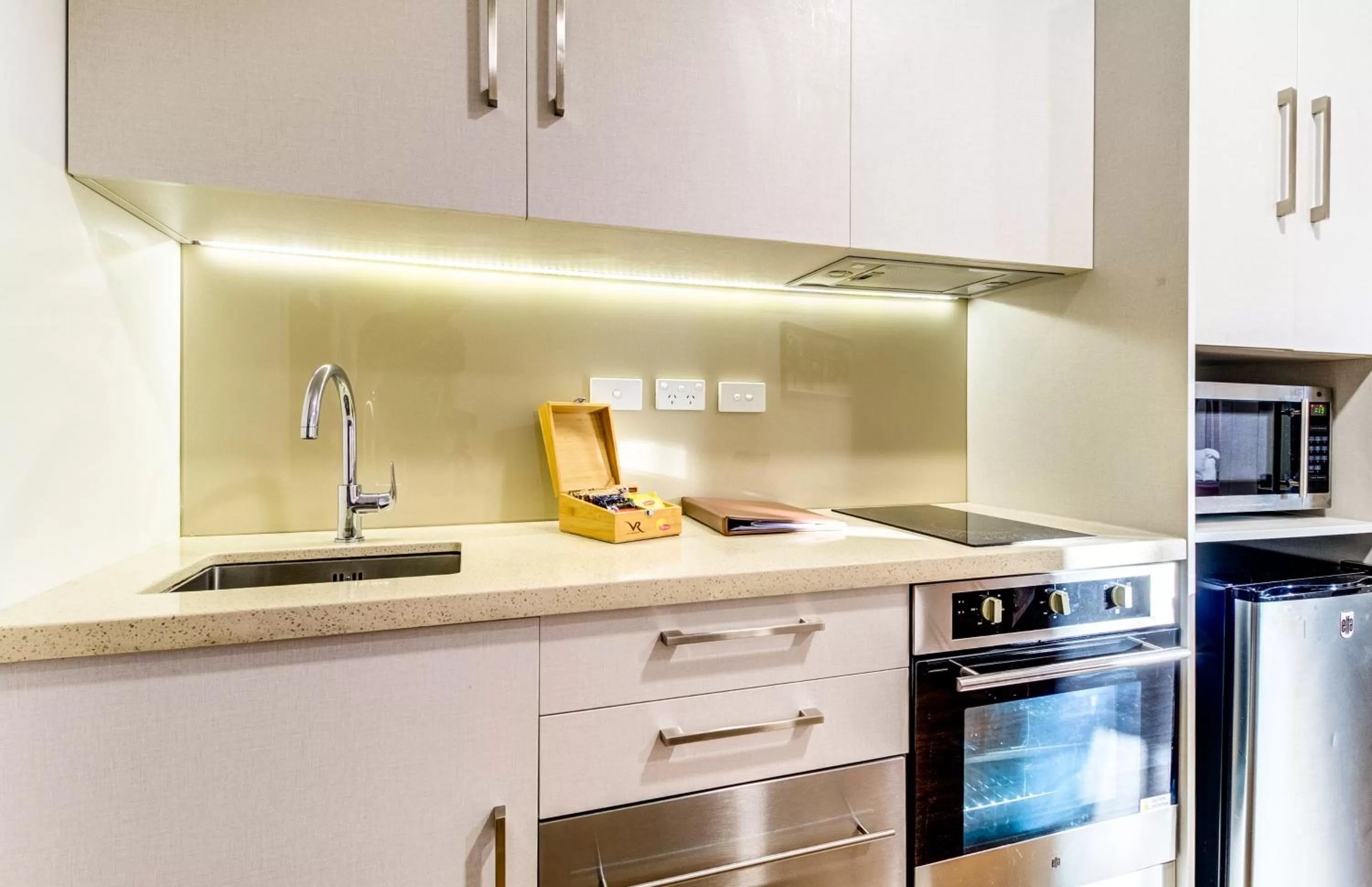 Kitchen or kitchenette in VR Queen Street Hotel & Suites