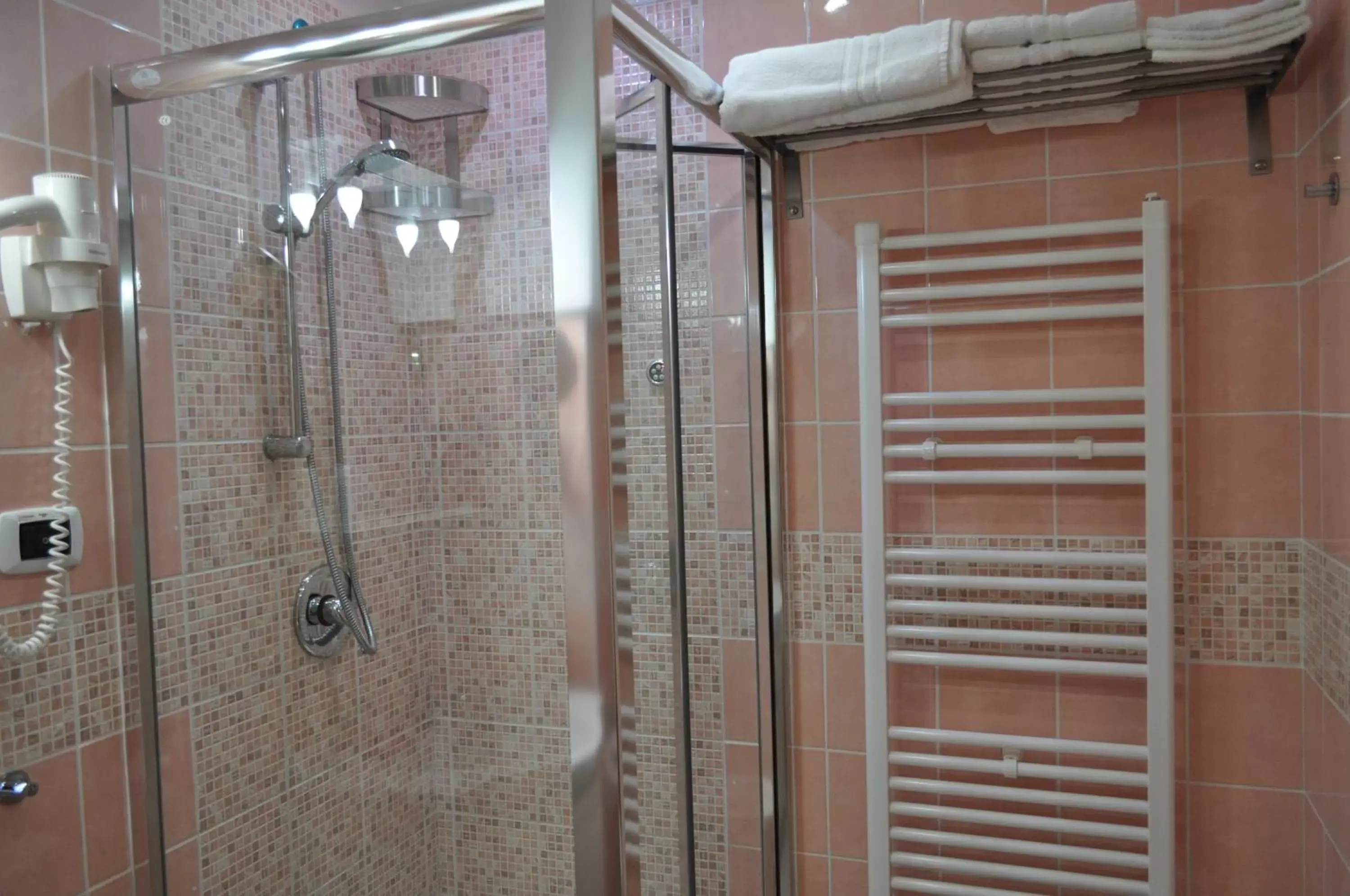 Shower, Bathroom in 7 Contrade