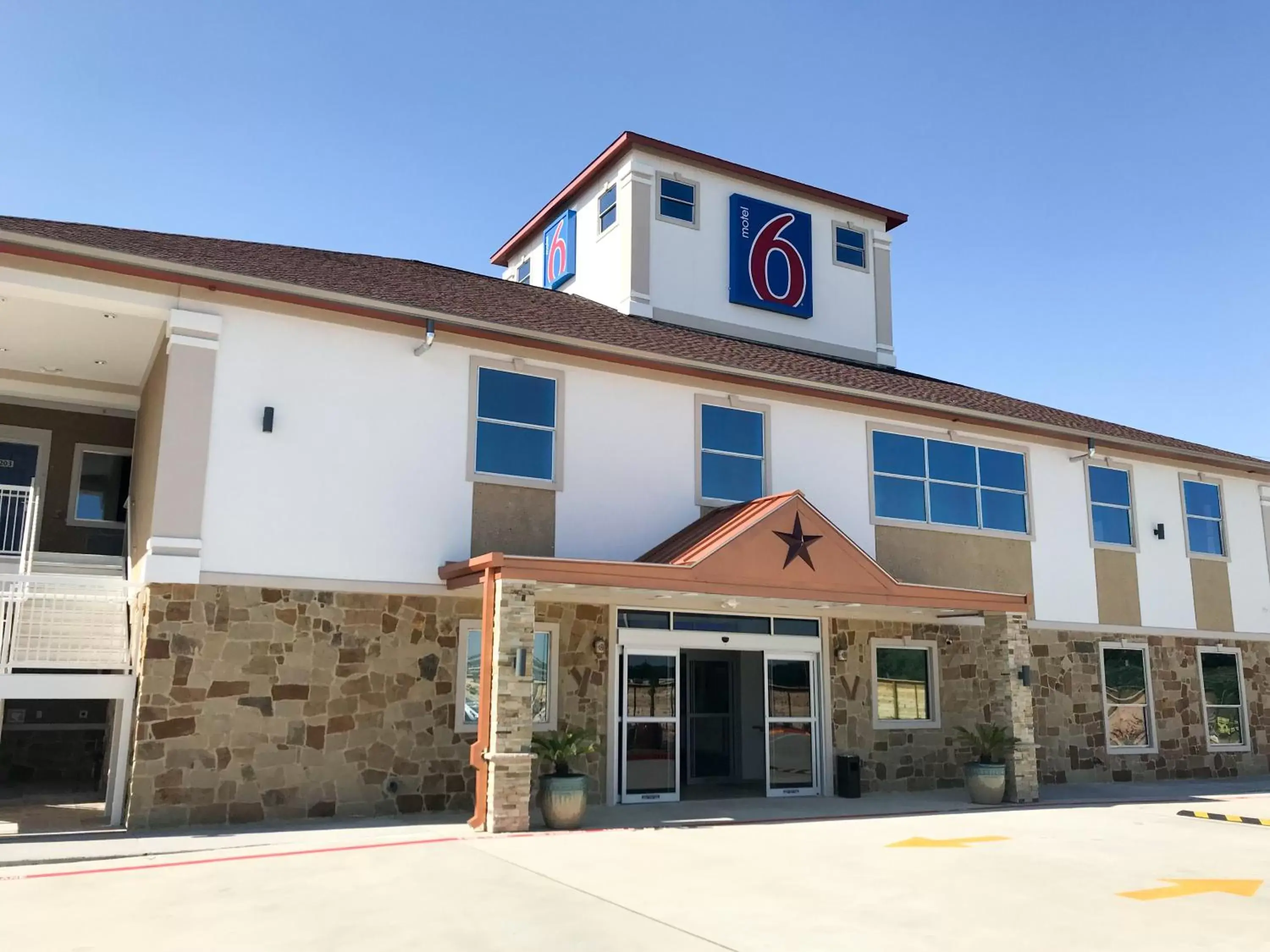 Property Building in Motel 6-Houston, TX - North