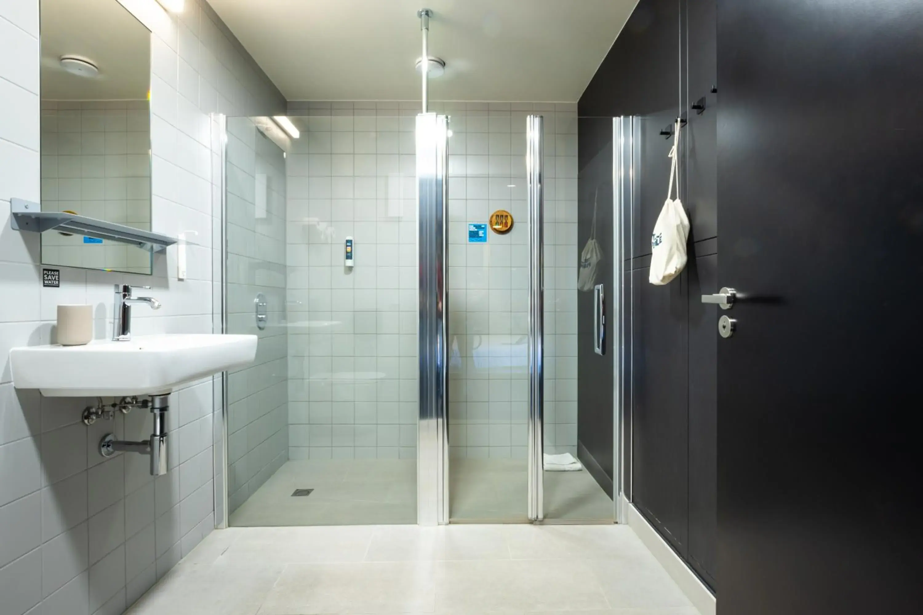 Shower, Bathroom in The People - Paris Marais