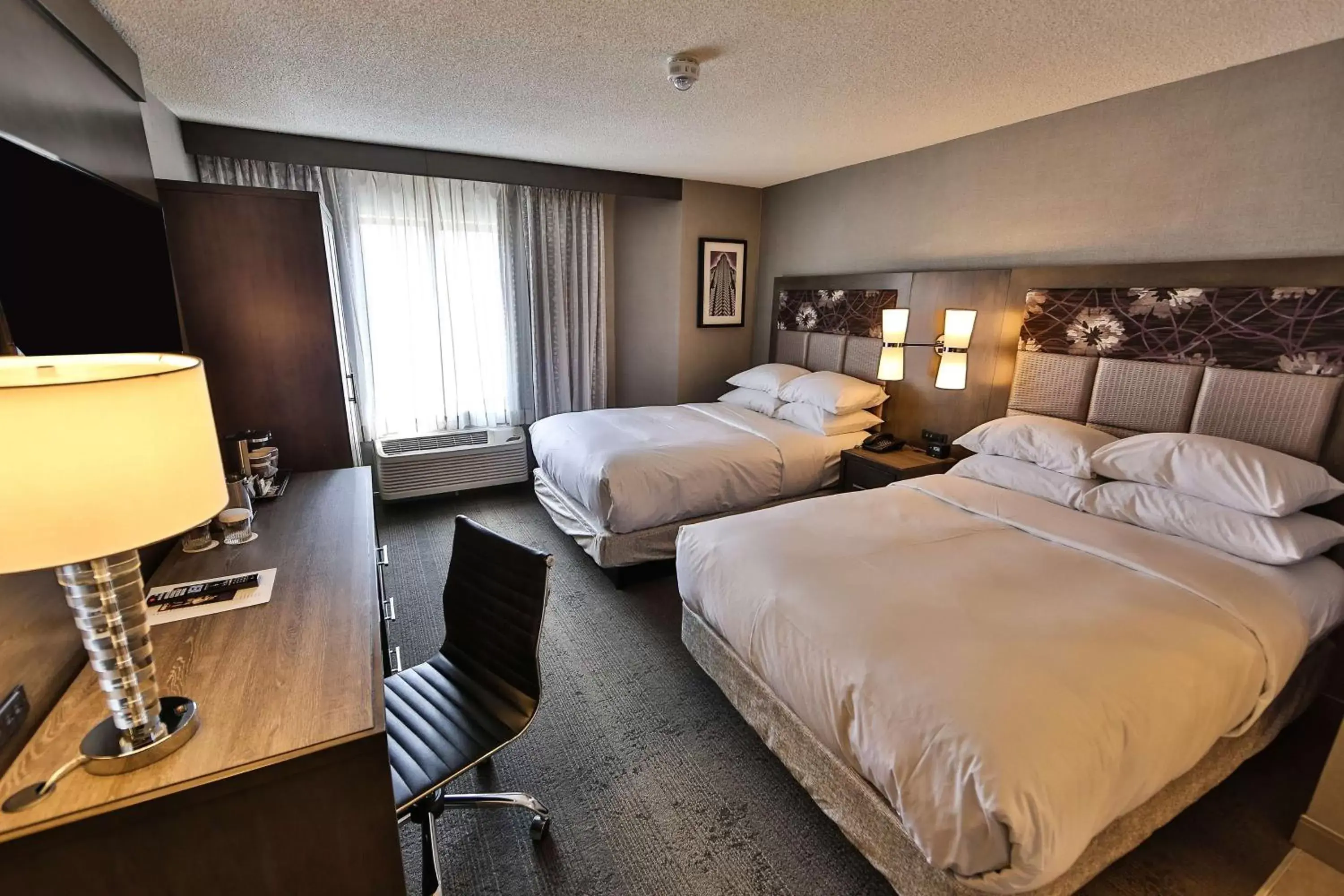 Bedroom, Bed in DoubleTree by Hilton Atlanta Alpharetta-Windward