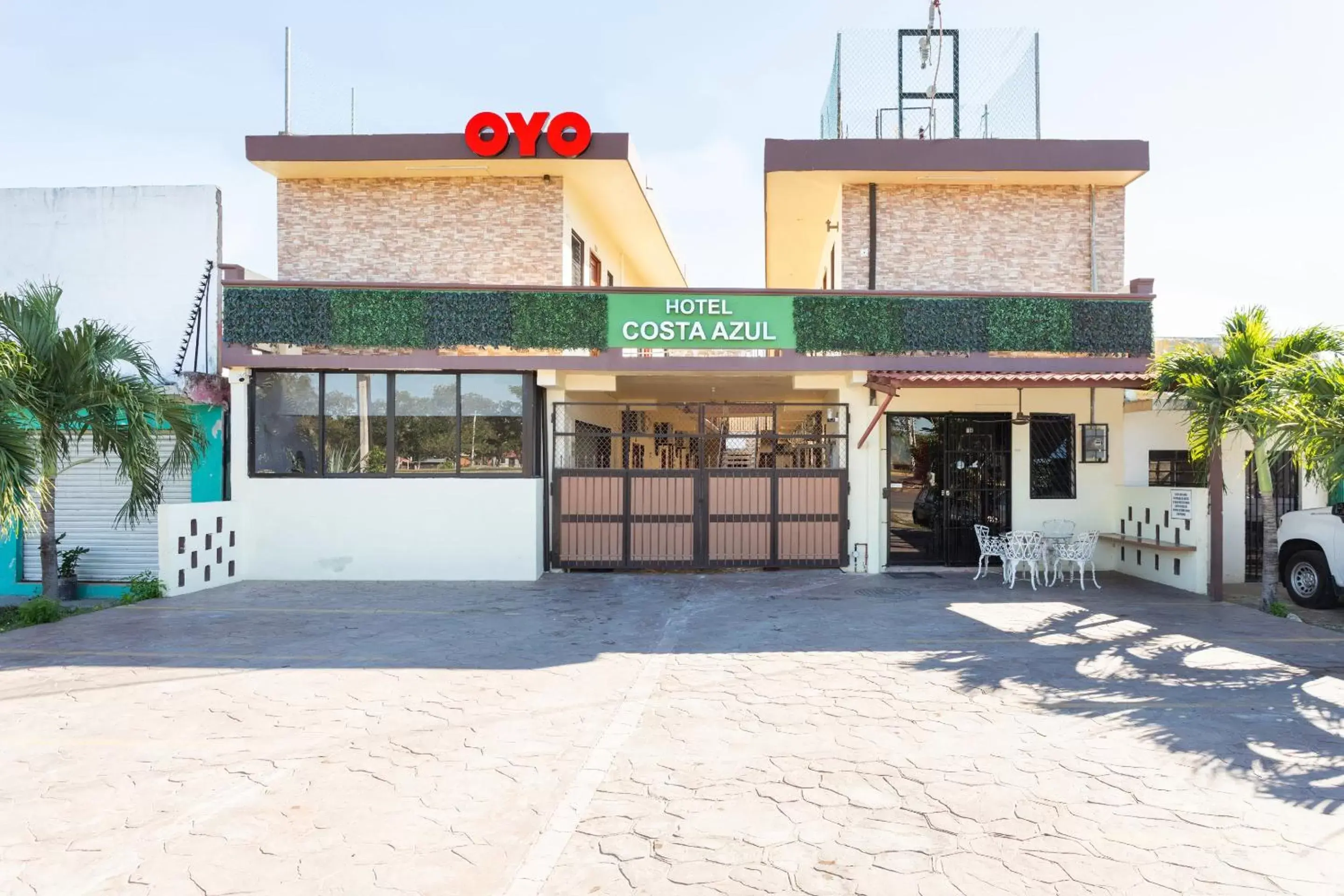 Facade/entrance, Property Building in Hotel Costa Azul