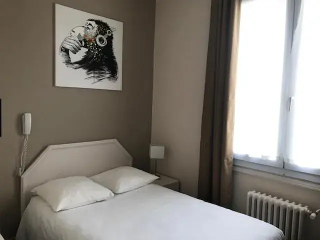 Photo of the whole room, Bed in Hotel Anne De Bretagne