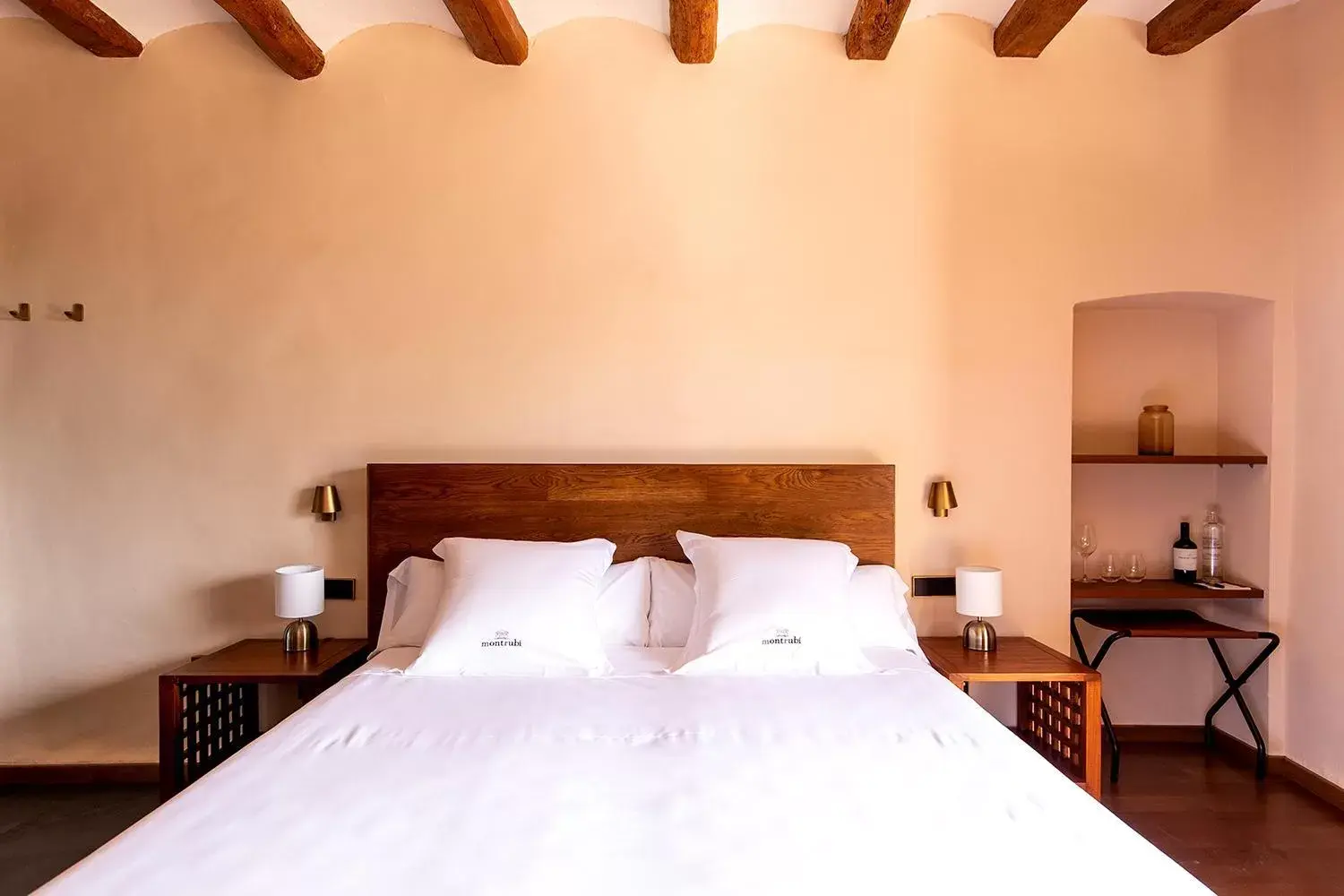 Bed in Casa Gran 1771 - Boutique Winery Hotel