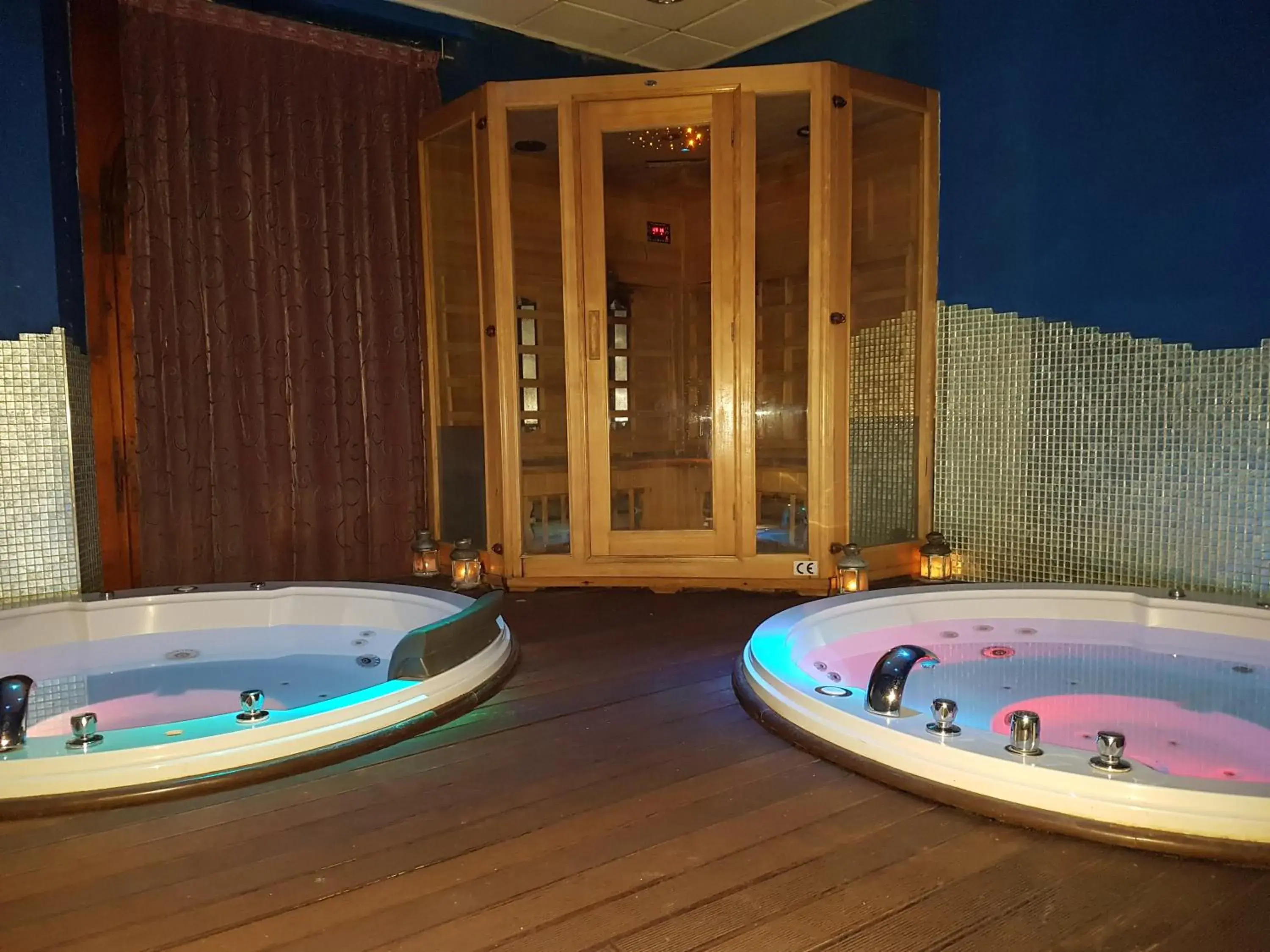 Hot Tub in Hotel Manzoni Wellness&Spa