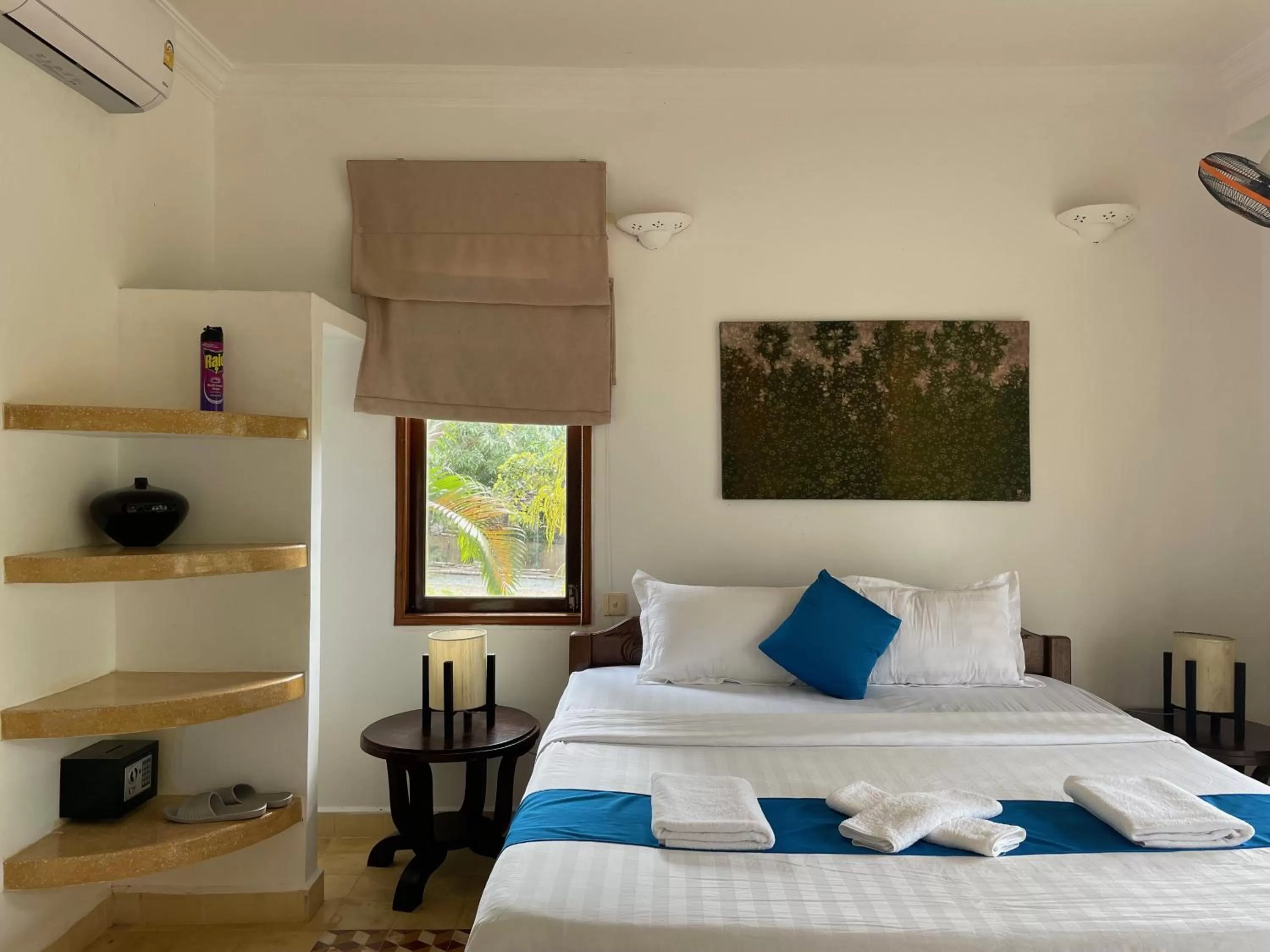 Deluxe Double Room in Kep Lodge