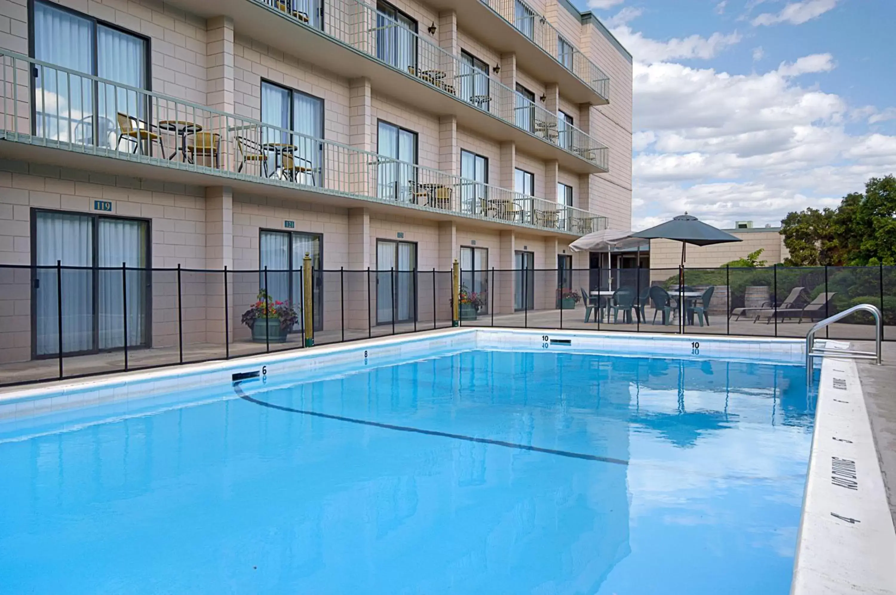 Swimming pool in Days Inn by Wyndham Cranbrook Conference Centre Swimming pool in Days Inn by Wyndham Cranbrook Conference Centre