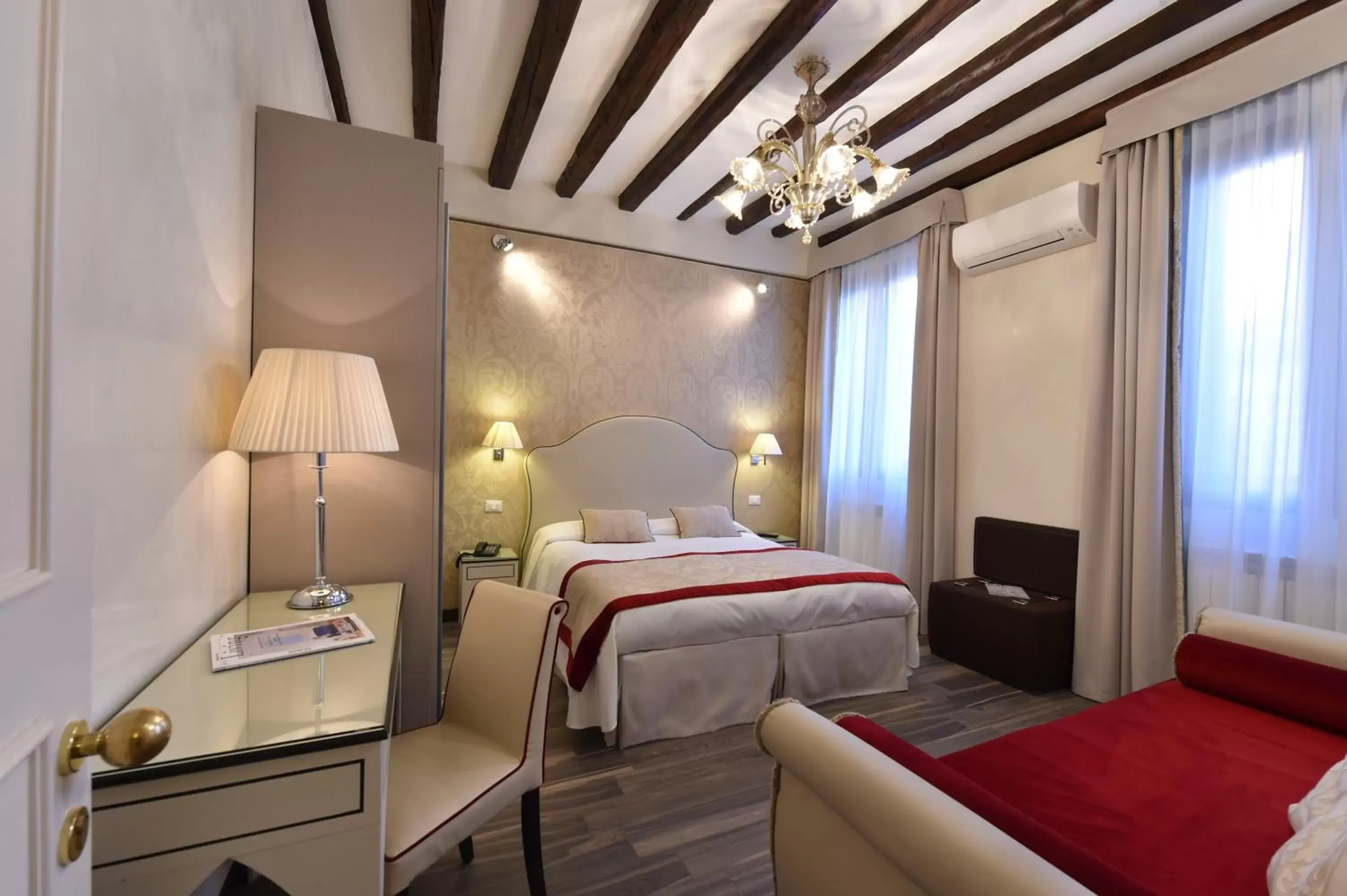 Photo of the whole room, Bed in Hotel Villa Rosa Photo of the whole room, Bed in Hotel Villa Rosa