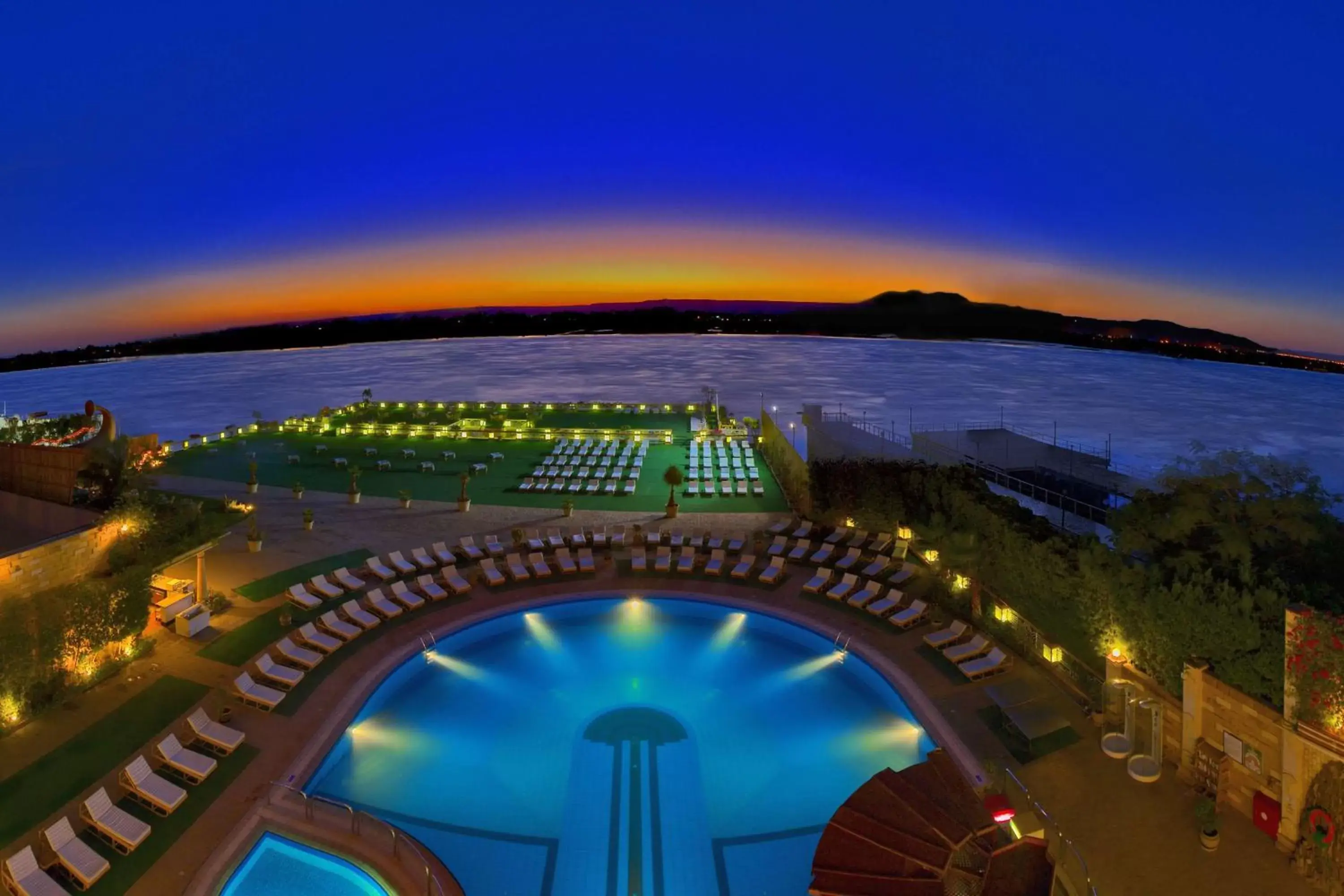 Property building, Pool View in Sonesta St. George Hotel - Convention Center