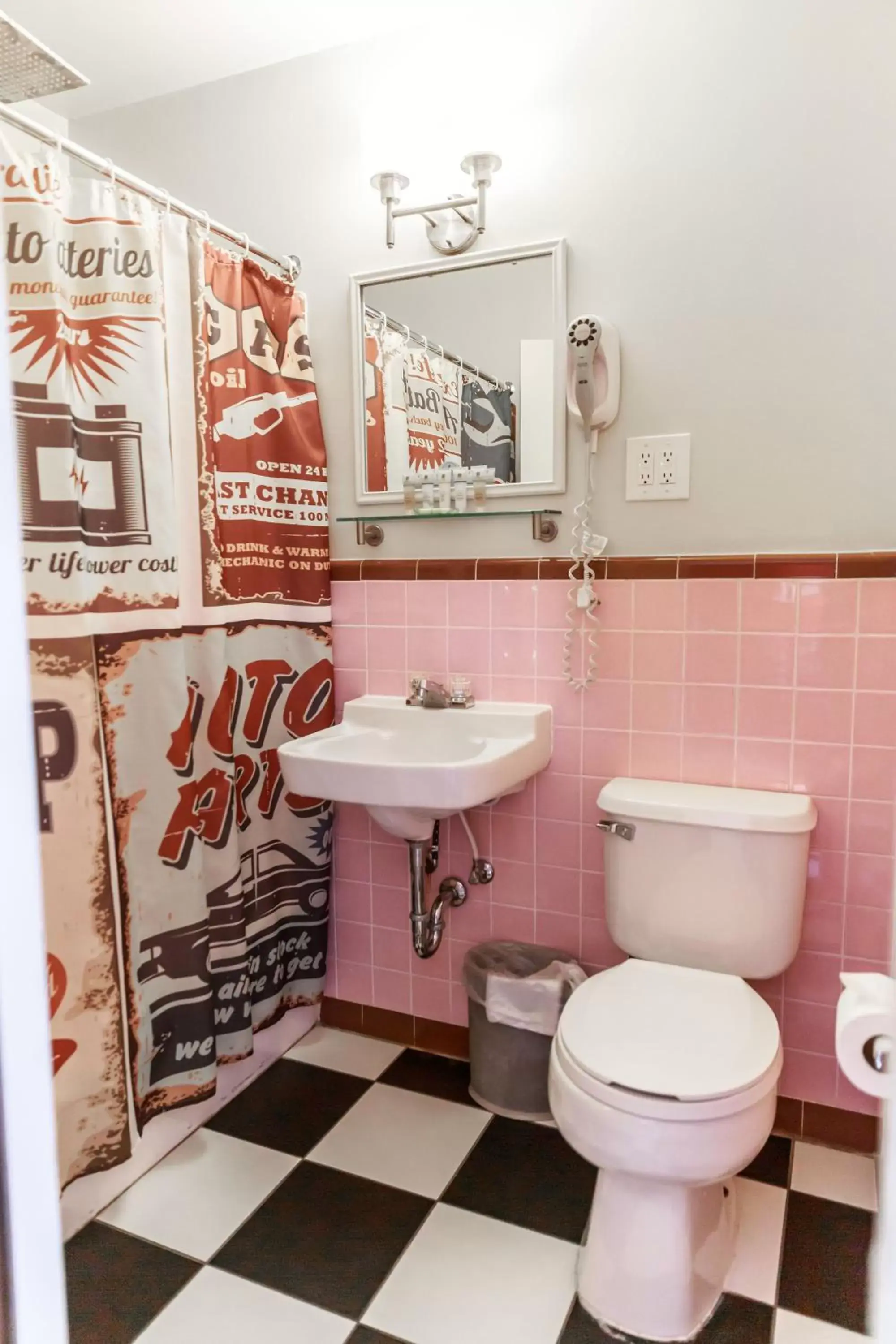 Bathroom in Retro Inn at Mesa Verde