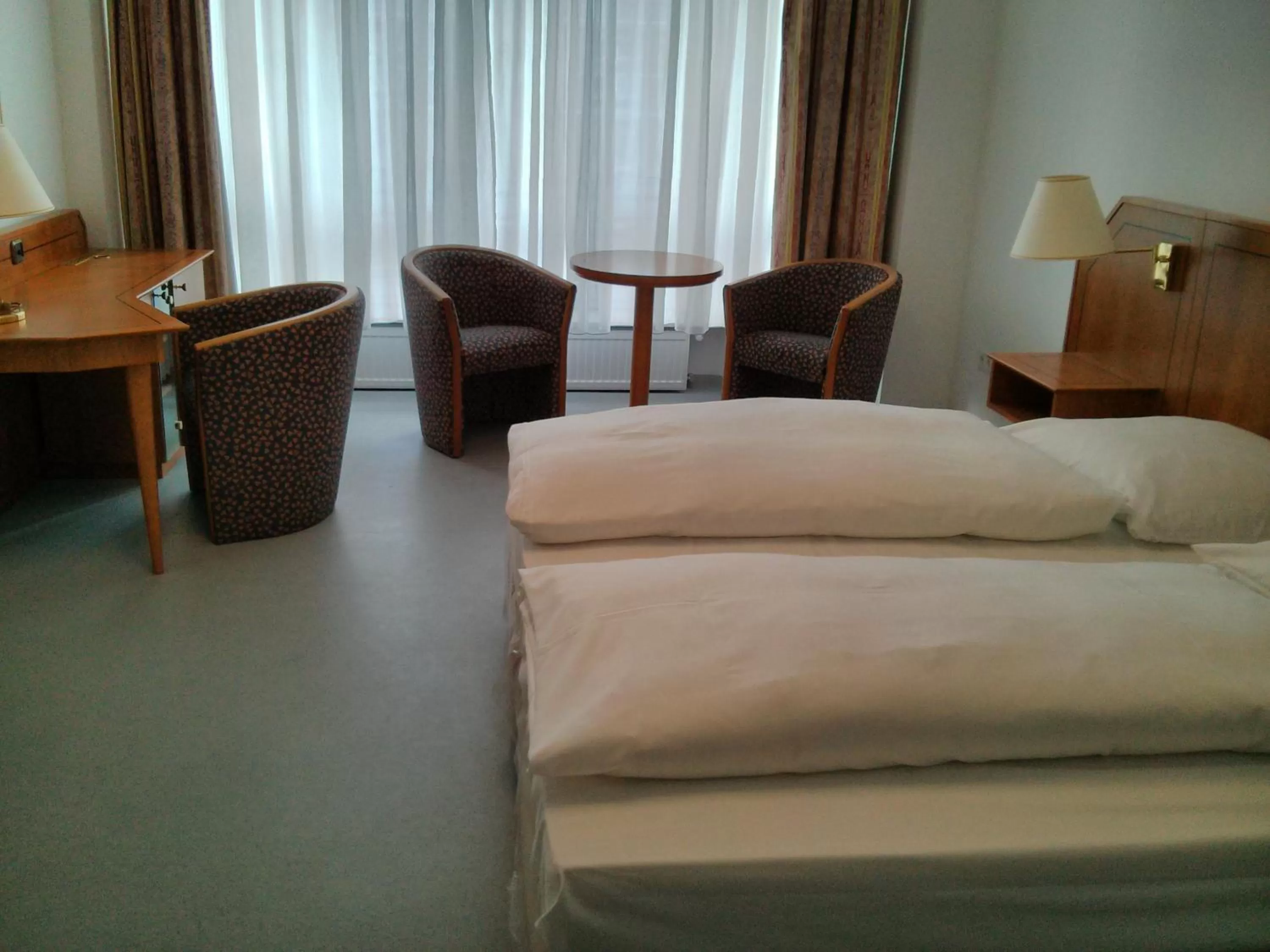 Photo of the whole room, Bed in Willy Hotel Frankfurt